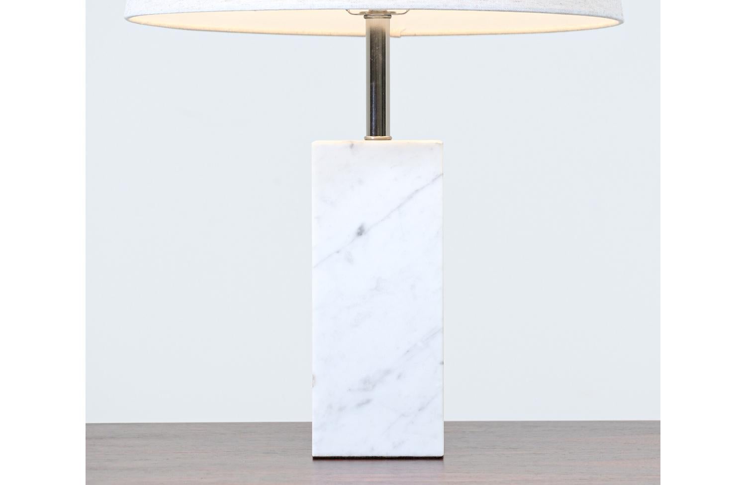 Lampe de table italienne en marbre mi-siècle moderne restaurée par Laurel Excellent état - En vente à Los Angeles, CA