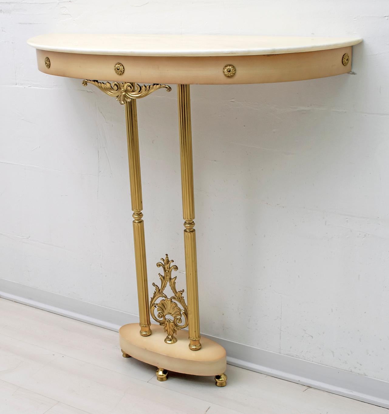 Small console in lacquered wood, brass and top in crystalline marble, of excellent Italian manufacture, from the 1950s.

