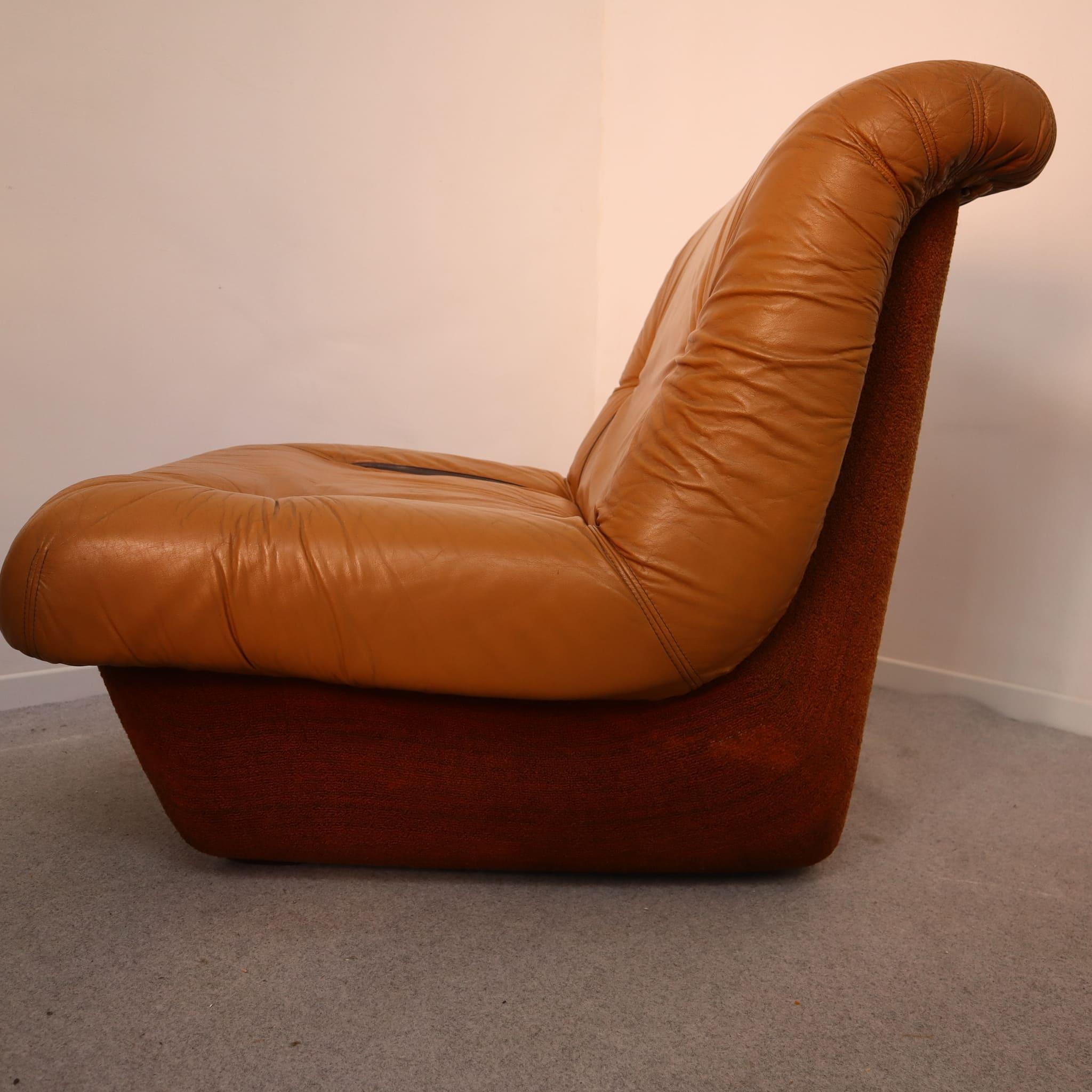 Mid-century modern Italian Modular Leather Sofa by Lev & Lev, 1970s For Sale 1
