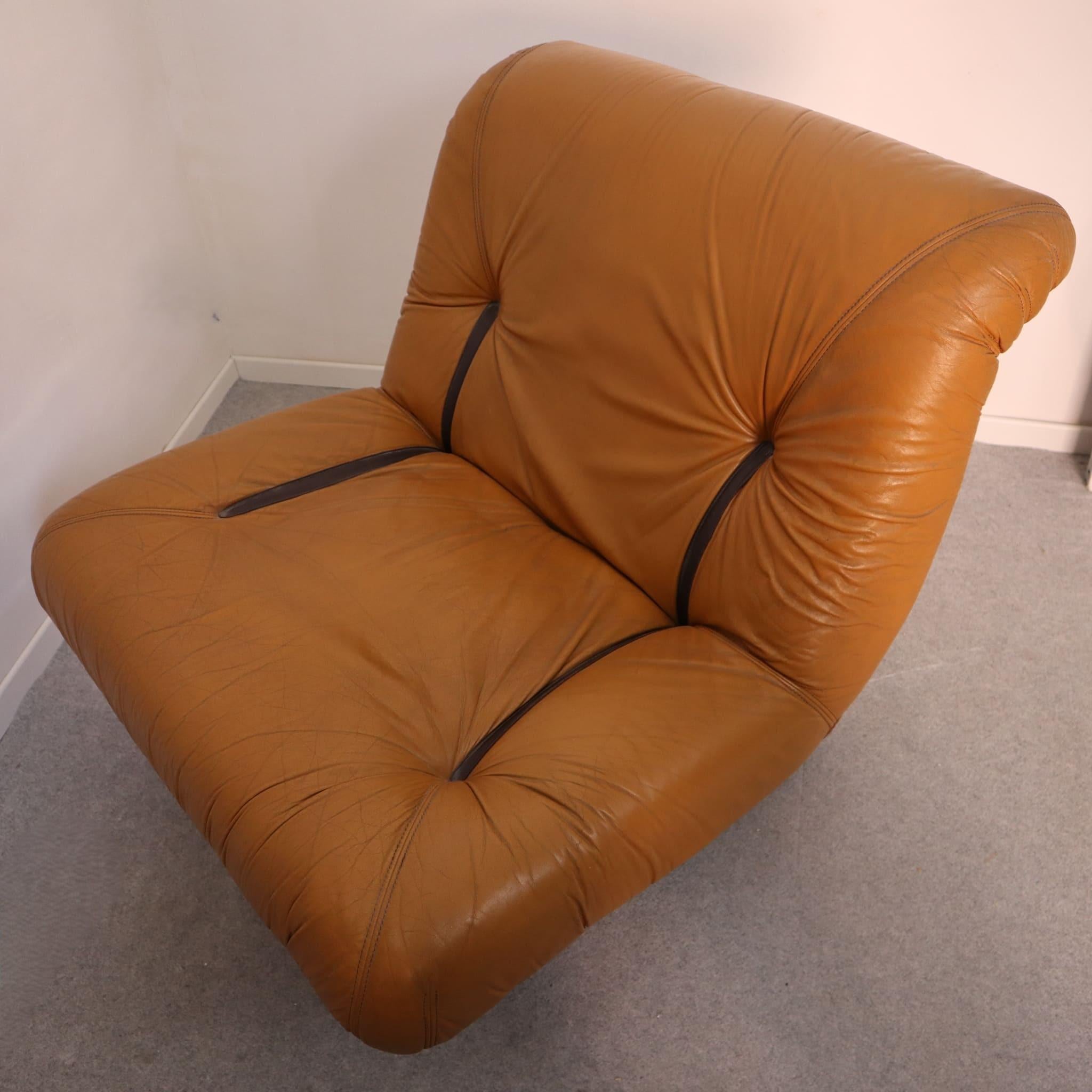 Mid-century modern Italian Modular Leather Sofa by Lev & Lev, 1970s For Sale 2