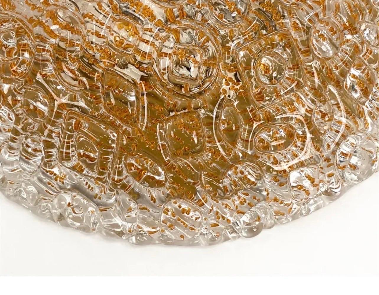 Mid-Century Modern Italian Murano Art Glass Brass Flush Mount Light Fixture im Zustand „Gut“ im Angebot in Roslyn, NY