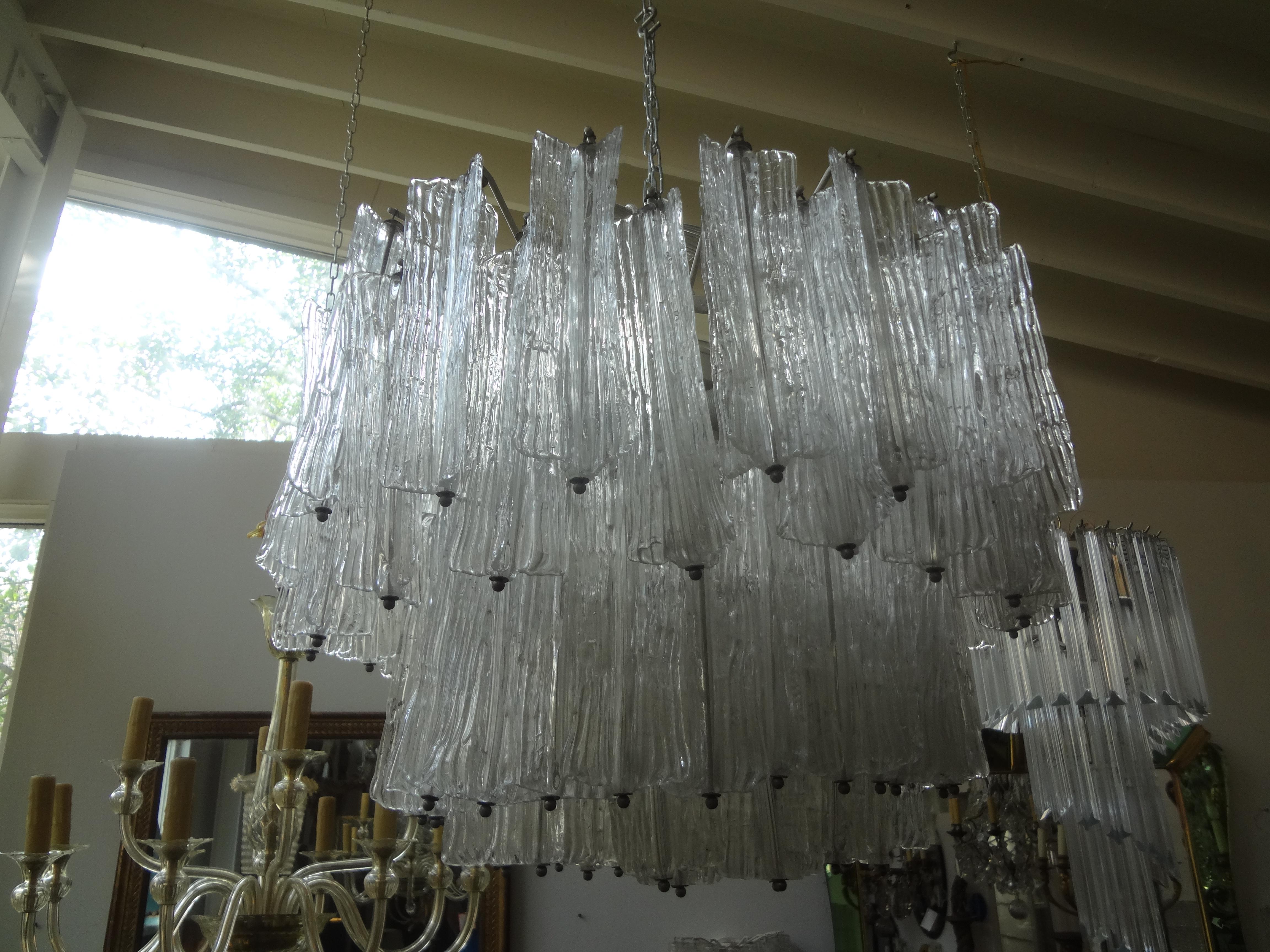 Mid-Century Modern Italian Murano Glass Chandelier Attributed to Venini In Good Condition For Sale In Houston, TX