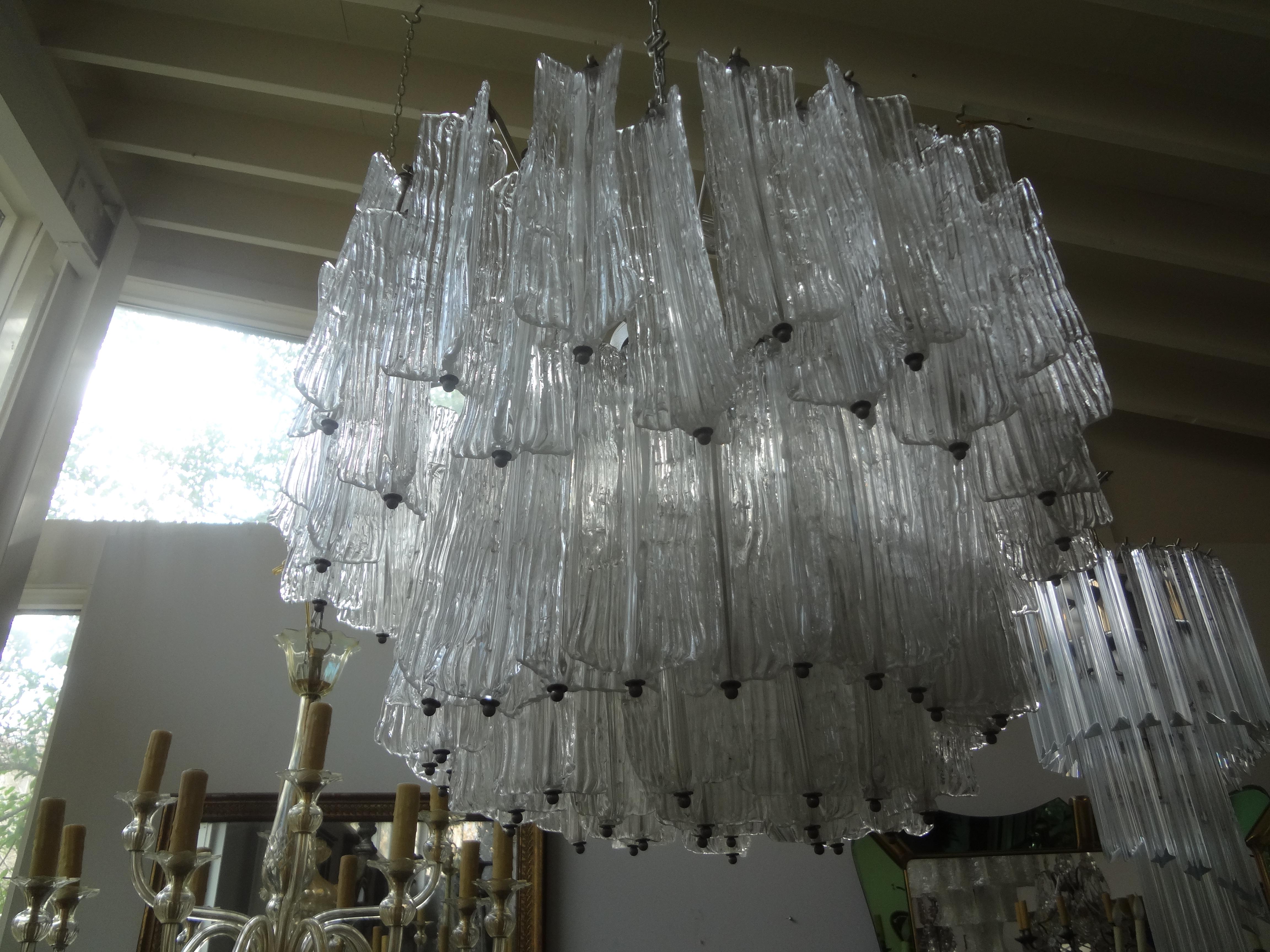 Blown Glass Mid-Century Modern Italian Murano Glass Chandelier Attributed to Venini For Sale