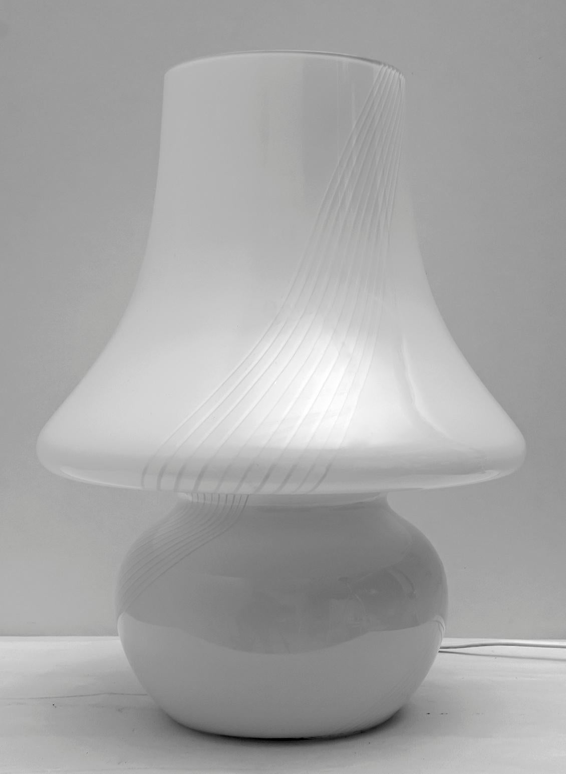 Fin du 20e siècle Lampe de bureau champignon en verre de Murano, italienne, moderne du milieu du siècle dernier, 1970 en vente