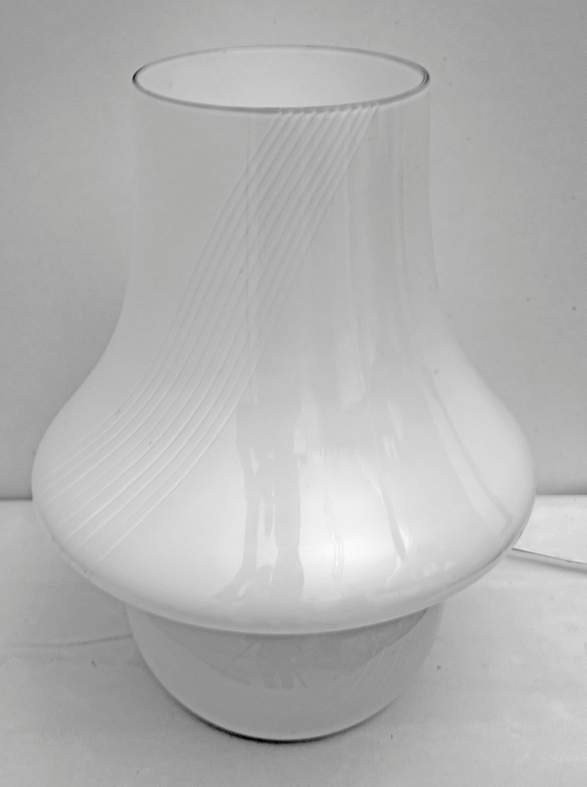 Lámpara de sobremesa italiana de mediados del siglo XX en cristal de Murano con forma de seta, años 70 Cristal de Murano en venta