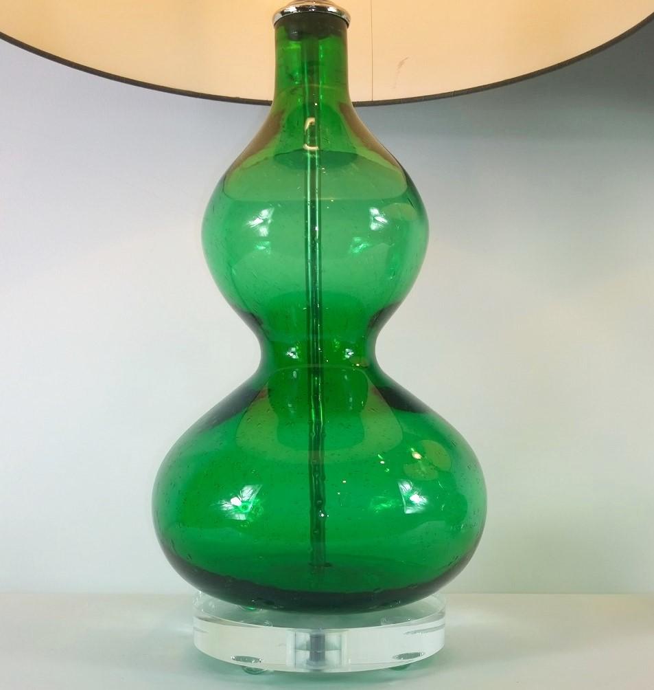 Emerald Green Murano Glass Table Lamps with Lucite Bases & Chrome Accents, Pair For Sale 1