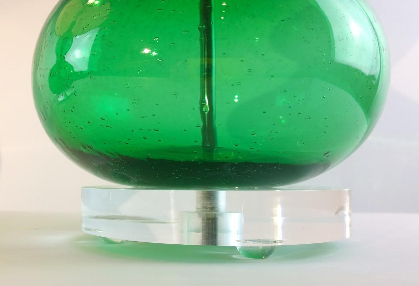 Emerald Green Murano Glass Table Lamps with Lucite Bases & Chrome Accents, Pair For Sale 6