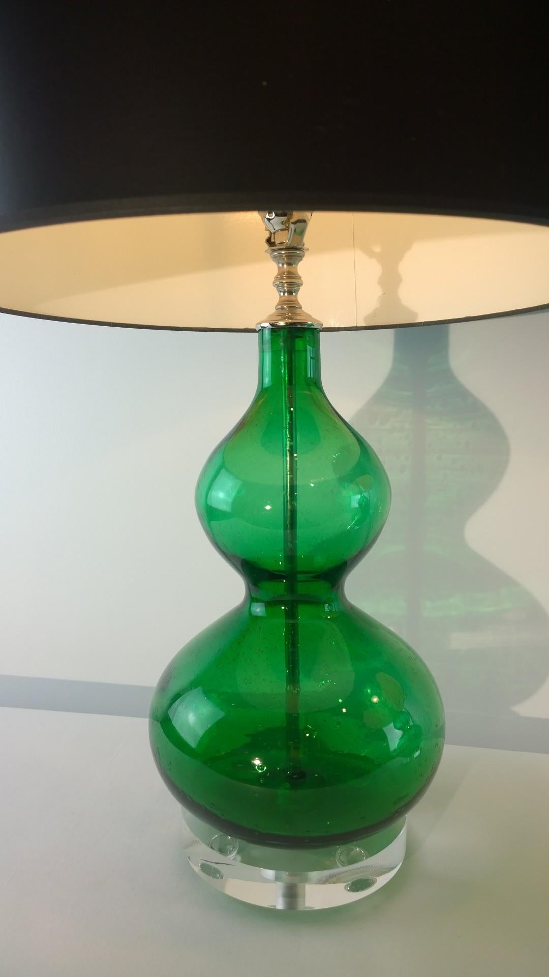 Emerald Green Murano Glass Table Lamps with Lucite Bases & Chrome Accents, Pair For Sale 2
