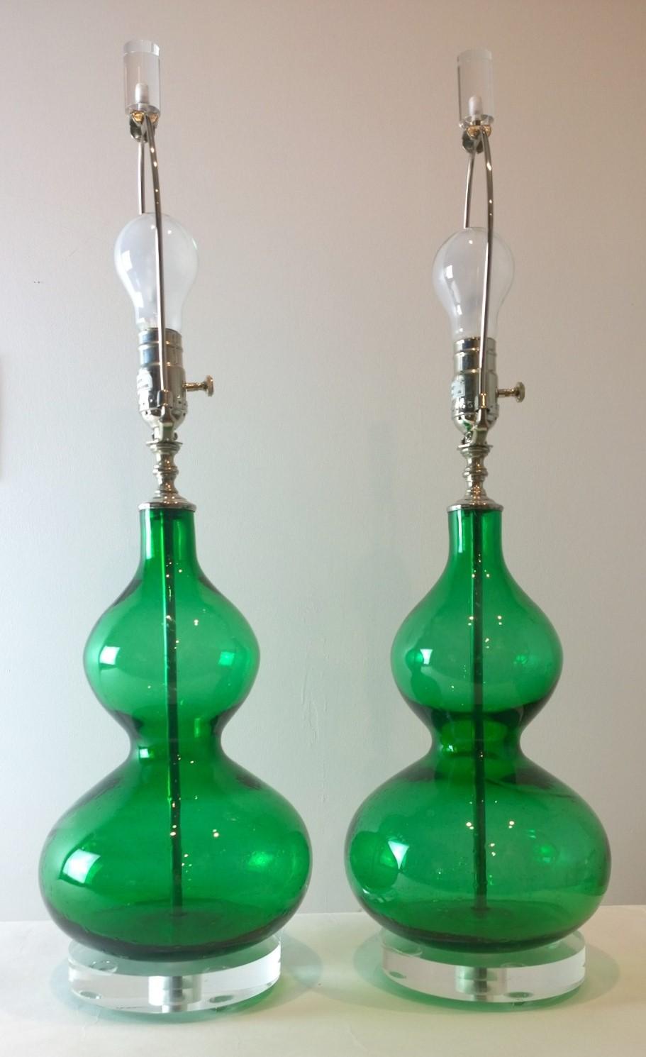 20th Century Emerald Green Murano Glass Table Lamps with Lucite Bases & Chrome Accents, Pair For Sale