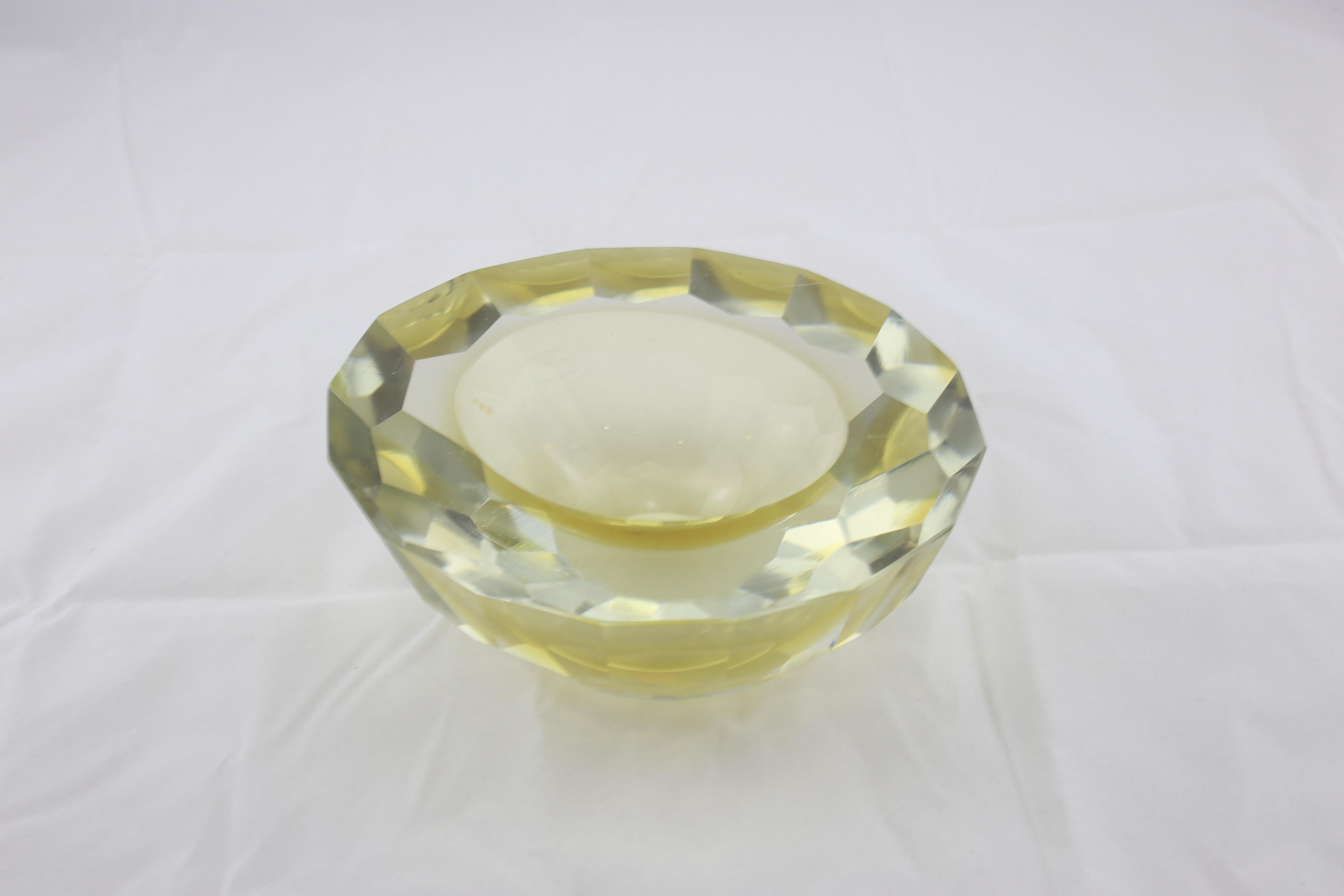 Mid-Century Modern Italian Murano Glass Round yellow and Clear Ashtray, 1970s For Sale 1