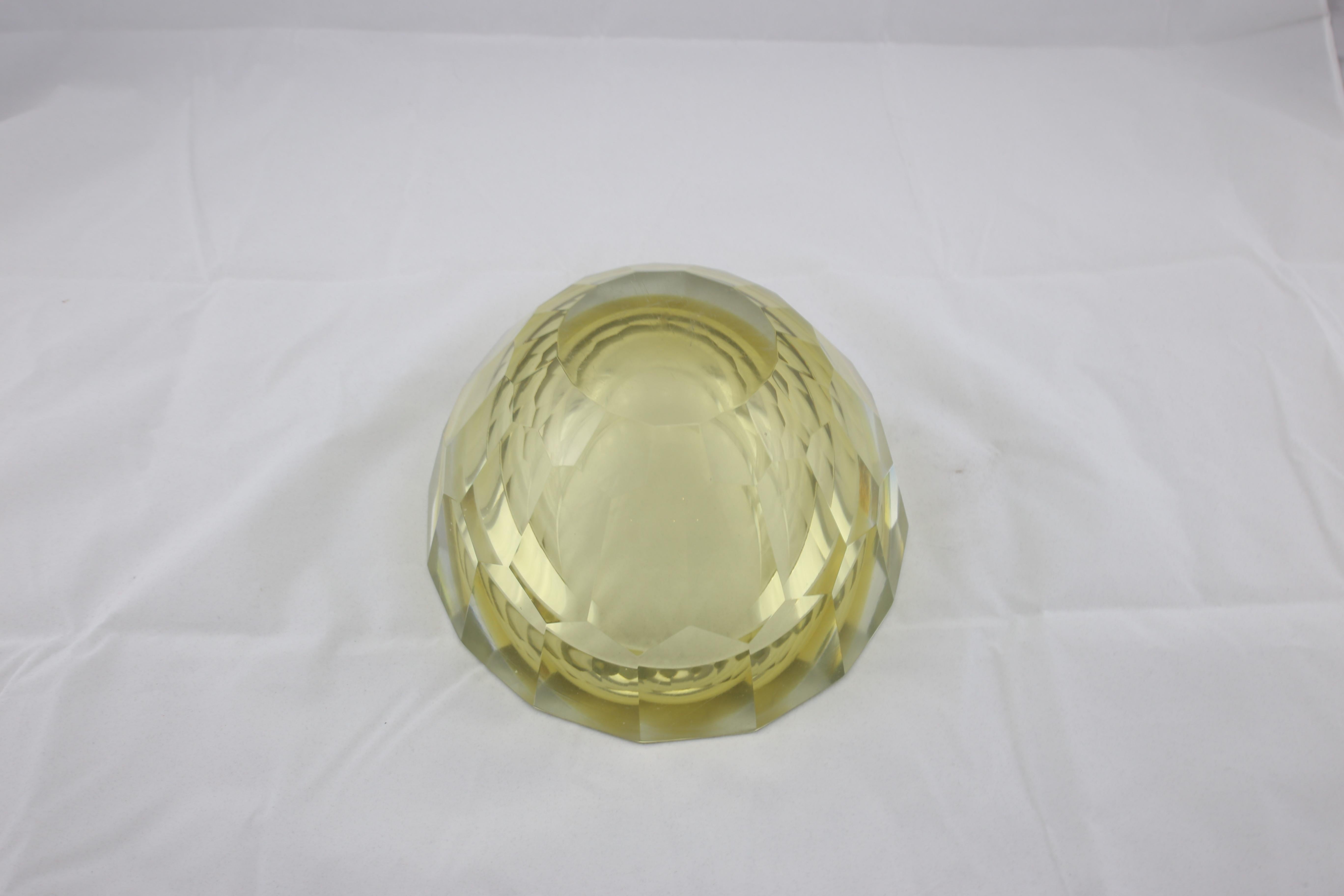 Mid-Century Modern Italian Murano Glass Round yellow and Clear Ashtray, 1970s For Sale 4