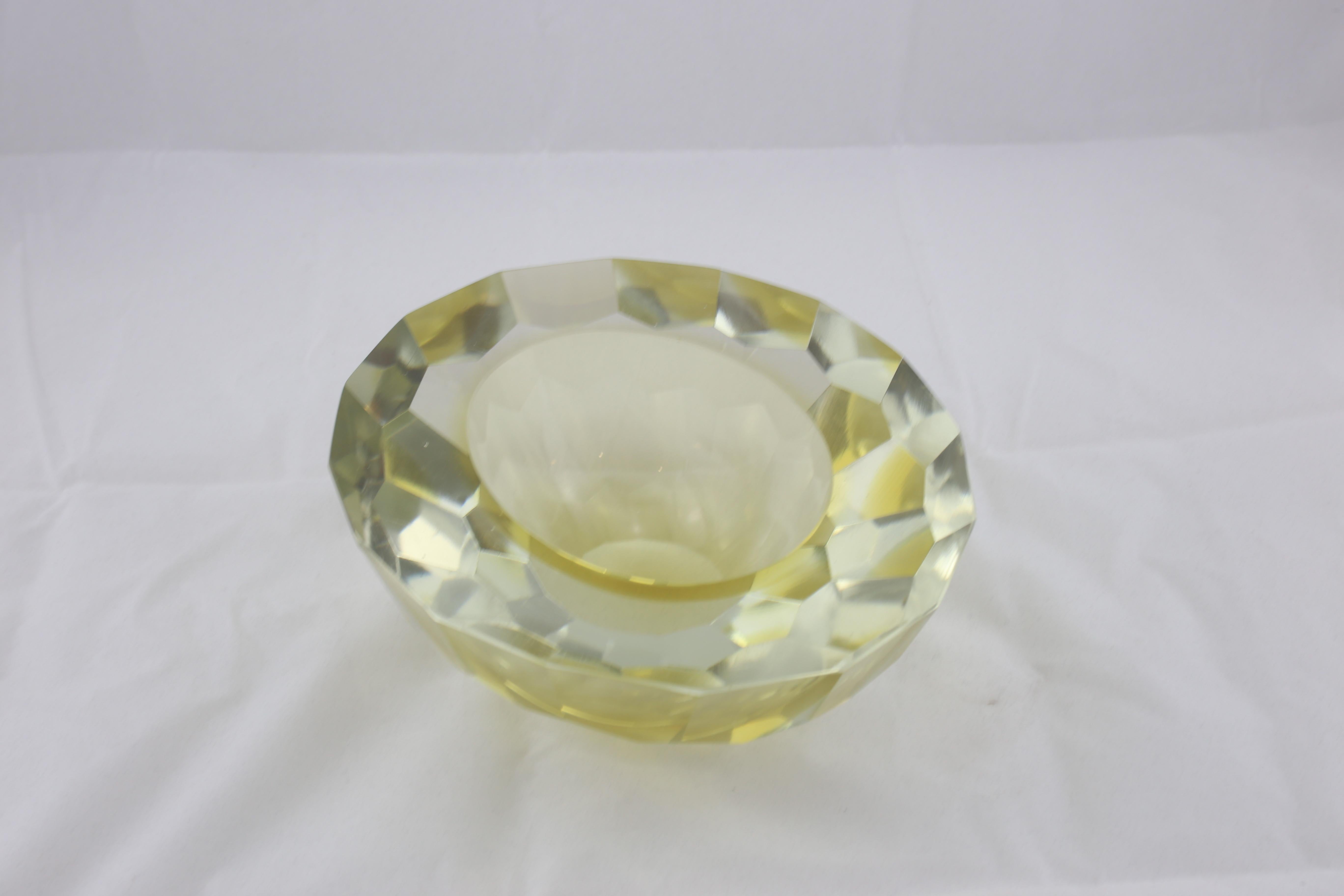 Mid-Century Modern Italian Murano Glass Round yellow and Clear Ashtray, 1970s For Sale 5