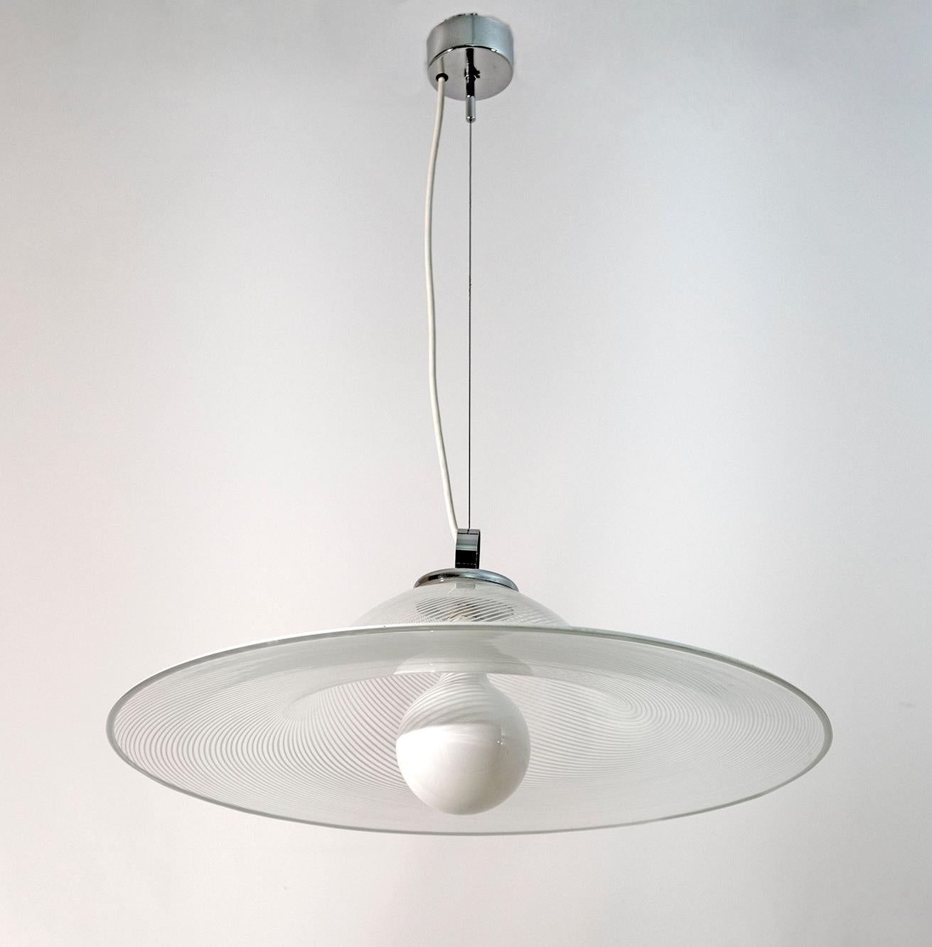 Superb pendant lamp in Murano glass, produced by the Masters of Murano, blown glass processing technique, spiral shape.