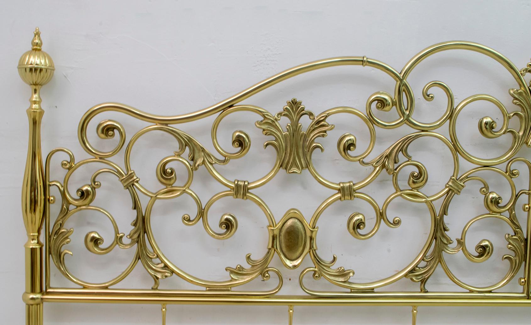 Mid-Century Modern Italian Neoclassical Style Brass Double Bad, 1960s For Sale 3