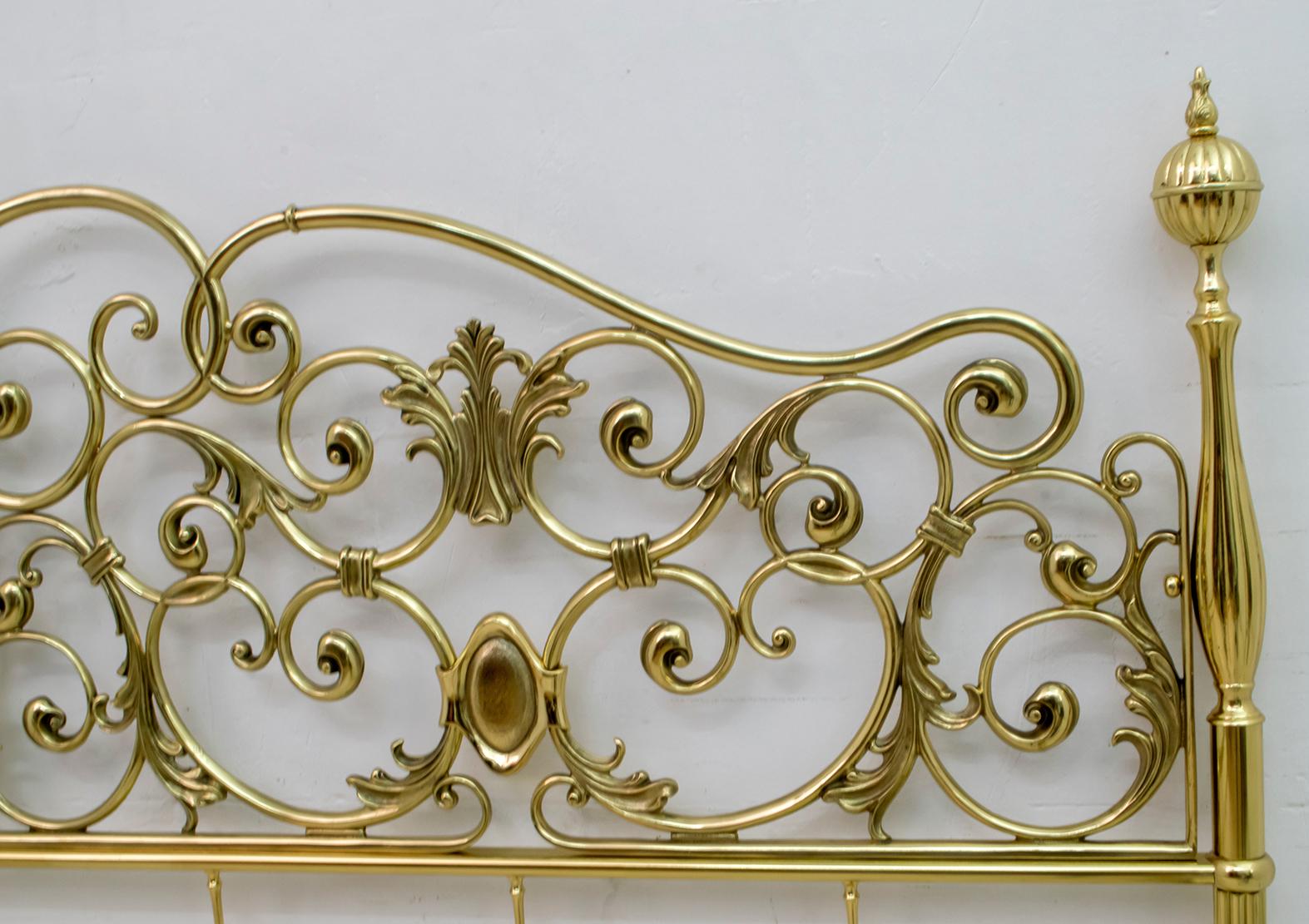 Mid-20th Century Mid-Century Modern Italian Neoclassical Style Brass Double Bad, 1960s For Sale