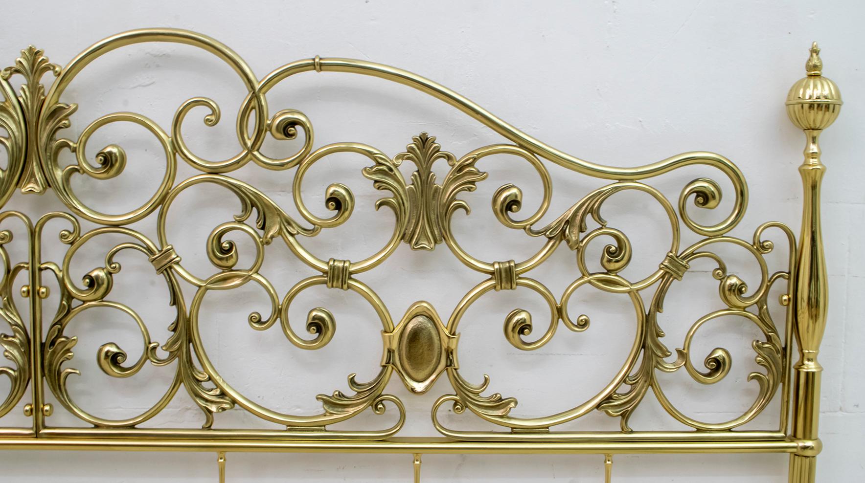 Mid-Century Modern Italian Neoclassical Style Brass Double Bad, 1960s For Sale 1