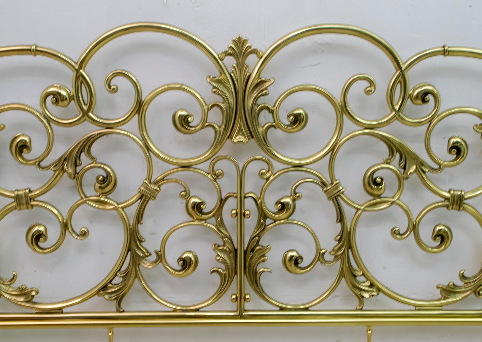 Mid-Century Modern Italian Neoclassical Style Brass Double Bad, 1960s For Sale 2