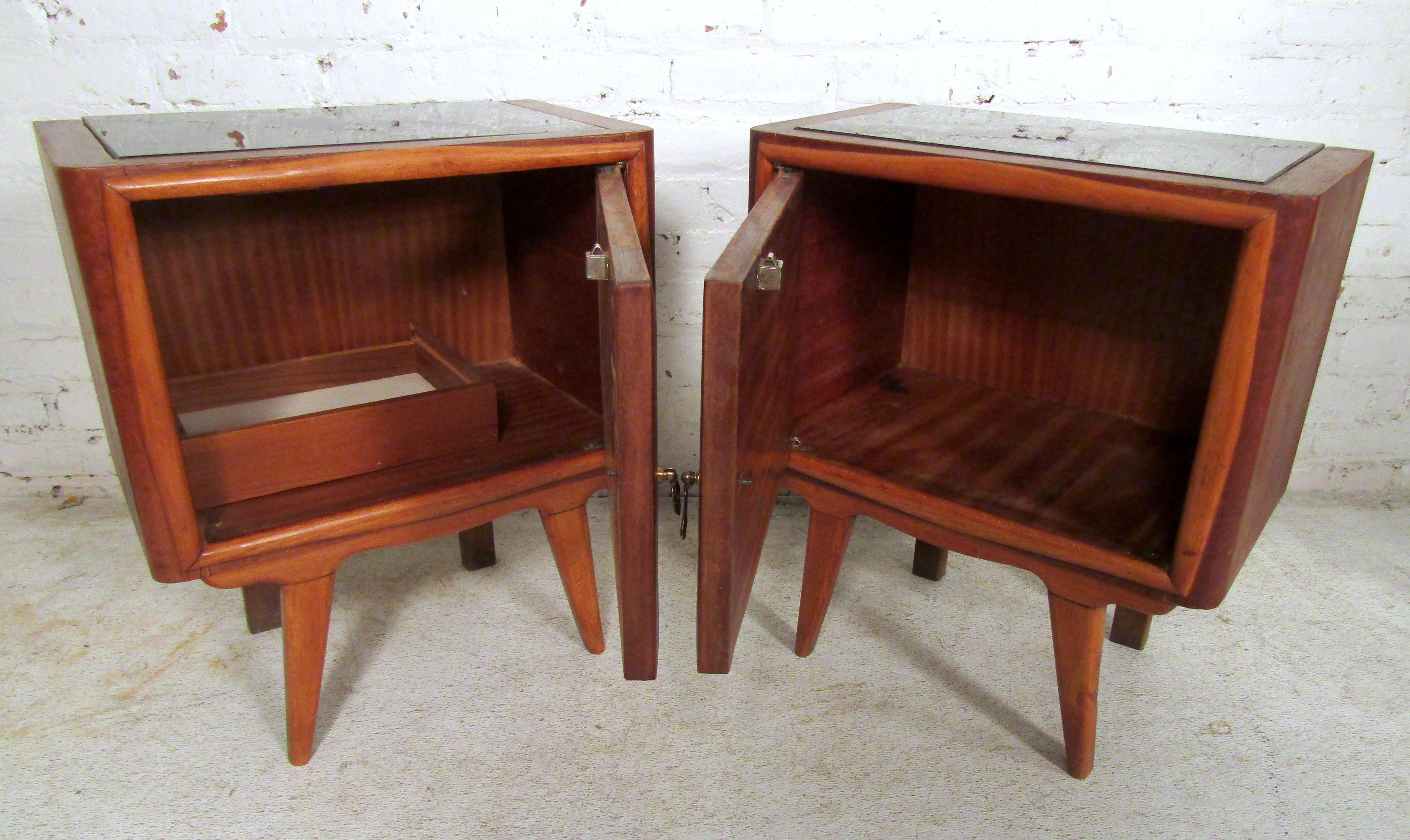 Mid-Century Modern Italian Nightstands 2