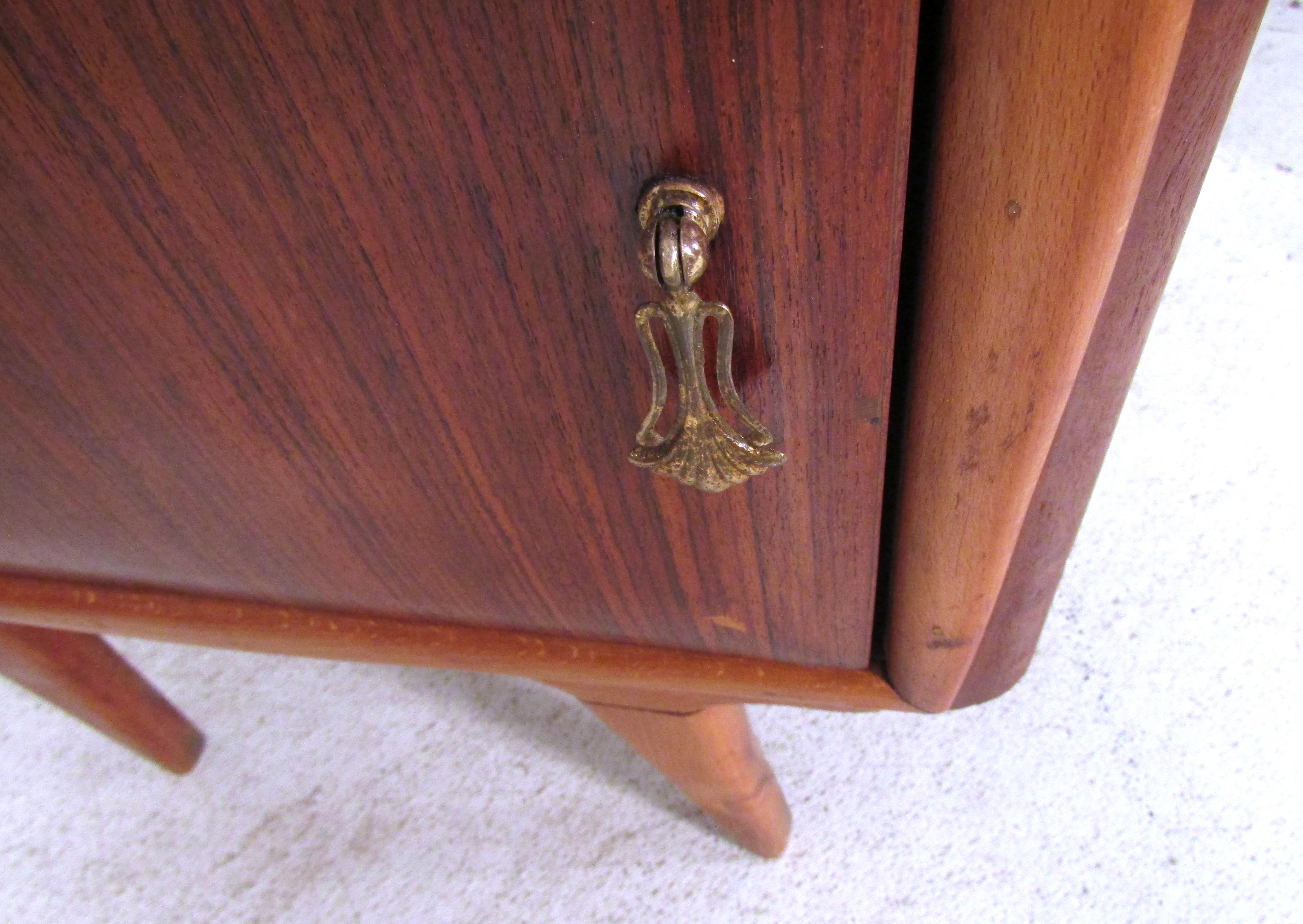 Mid-Century Modern Italian Nightstands 3