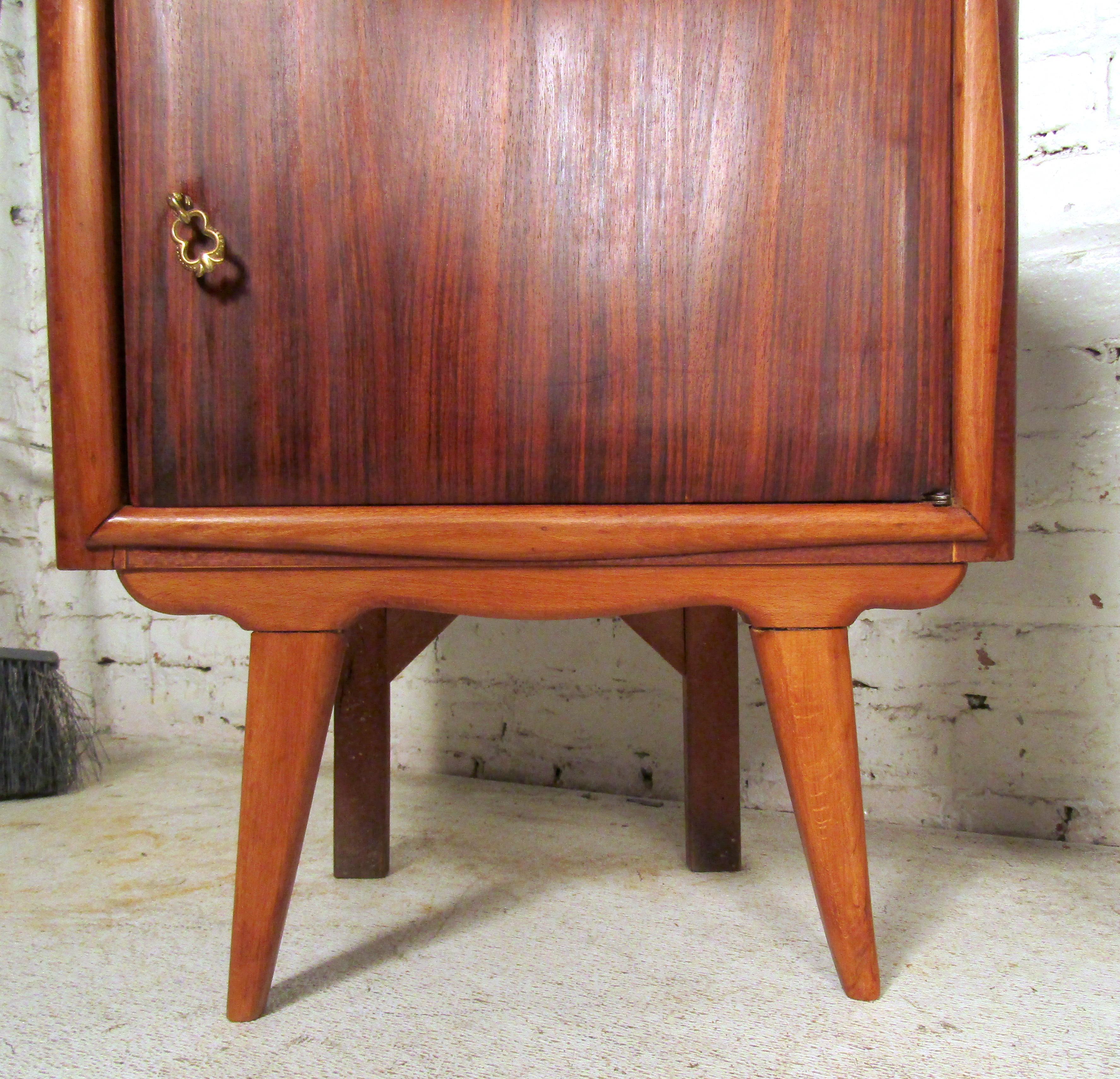 Mid-Century Modern Italian Nightstands 4