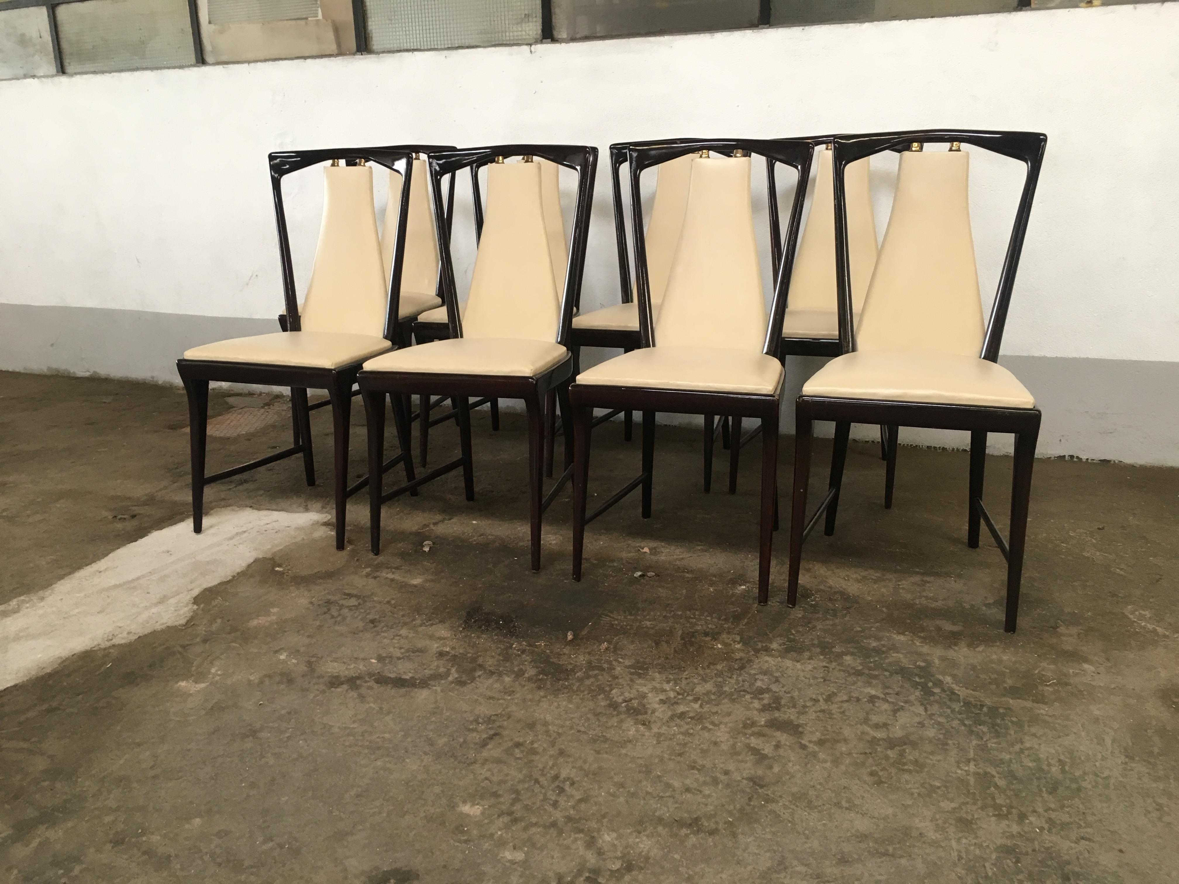 Mid-Century Modern Italian O. Borsani Set of 8 Mahogany and Faux Leather Chairs In Good Condition In Prato, IT