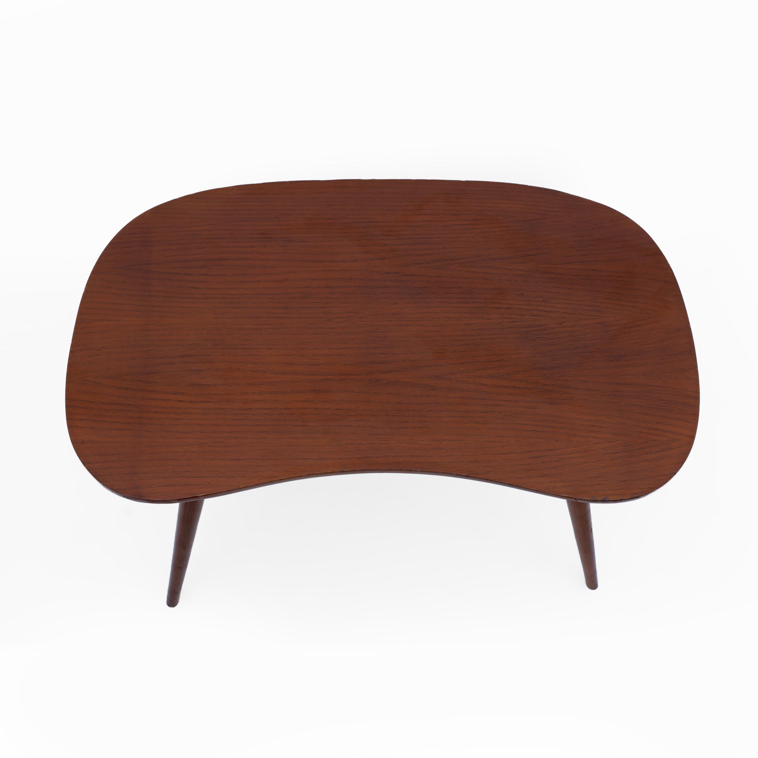 Mid-century Modern Italian Oak Couchtisch, 1970er Jahre (Moderne der Mitte des Jahrhunderts) im Angebot
