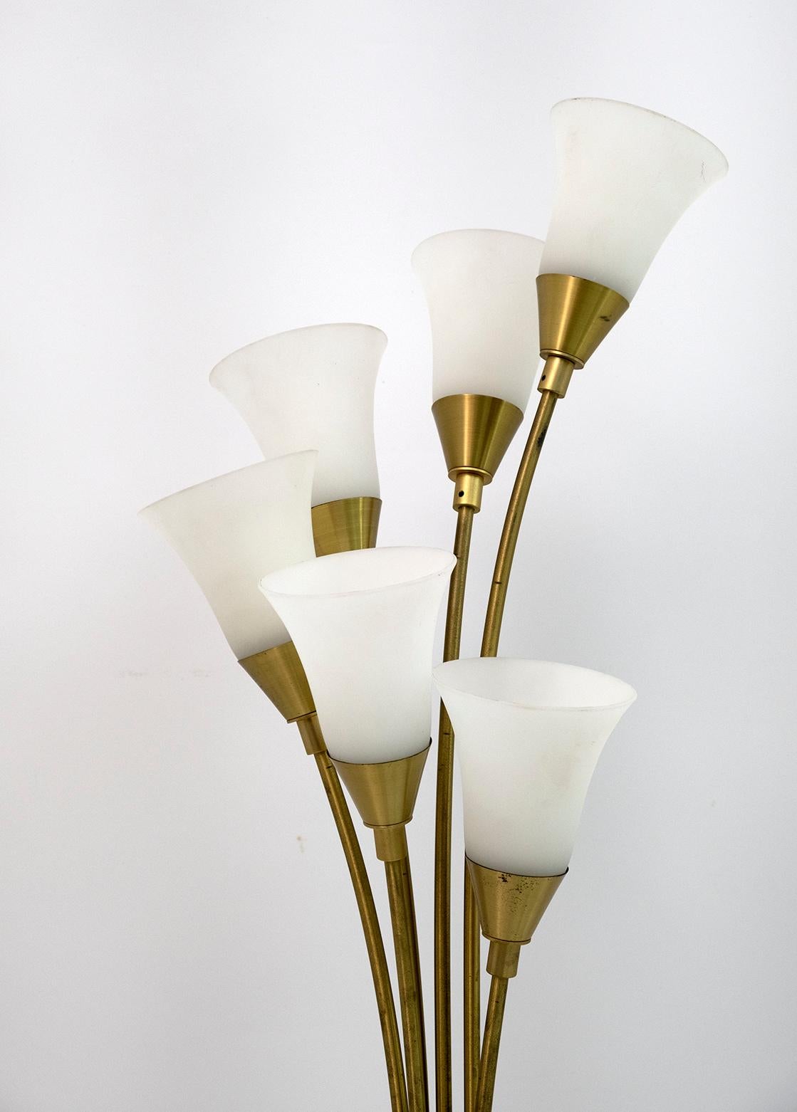 Mid-Century Modern Italian Opaline Glass and Gilt Brass Tulip Floor Lamp, 60s For Sale 1