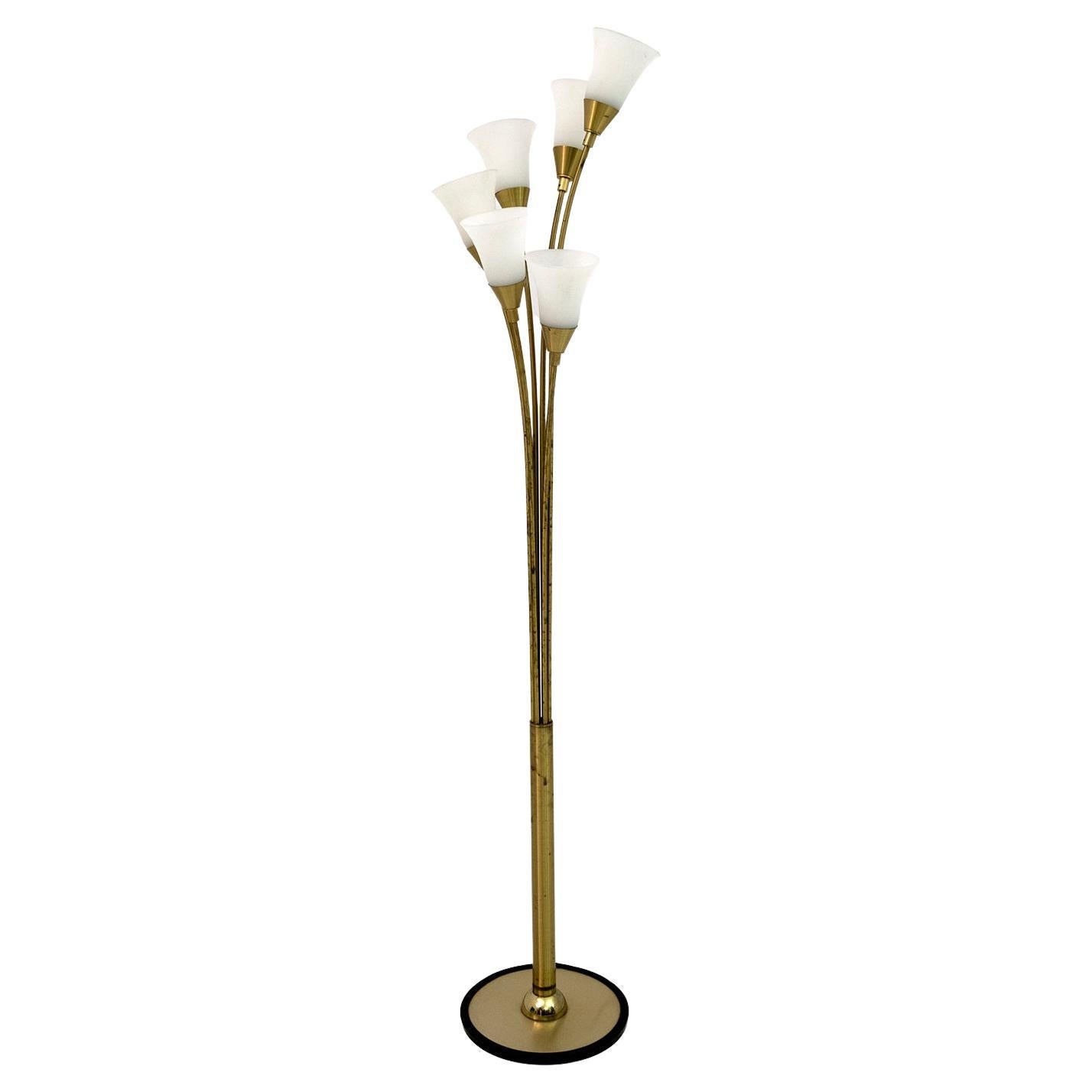 Lampadaire tulipe italien moderne en verre opalin et laiton doré, années 60 en vente