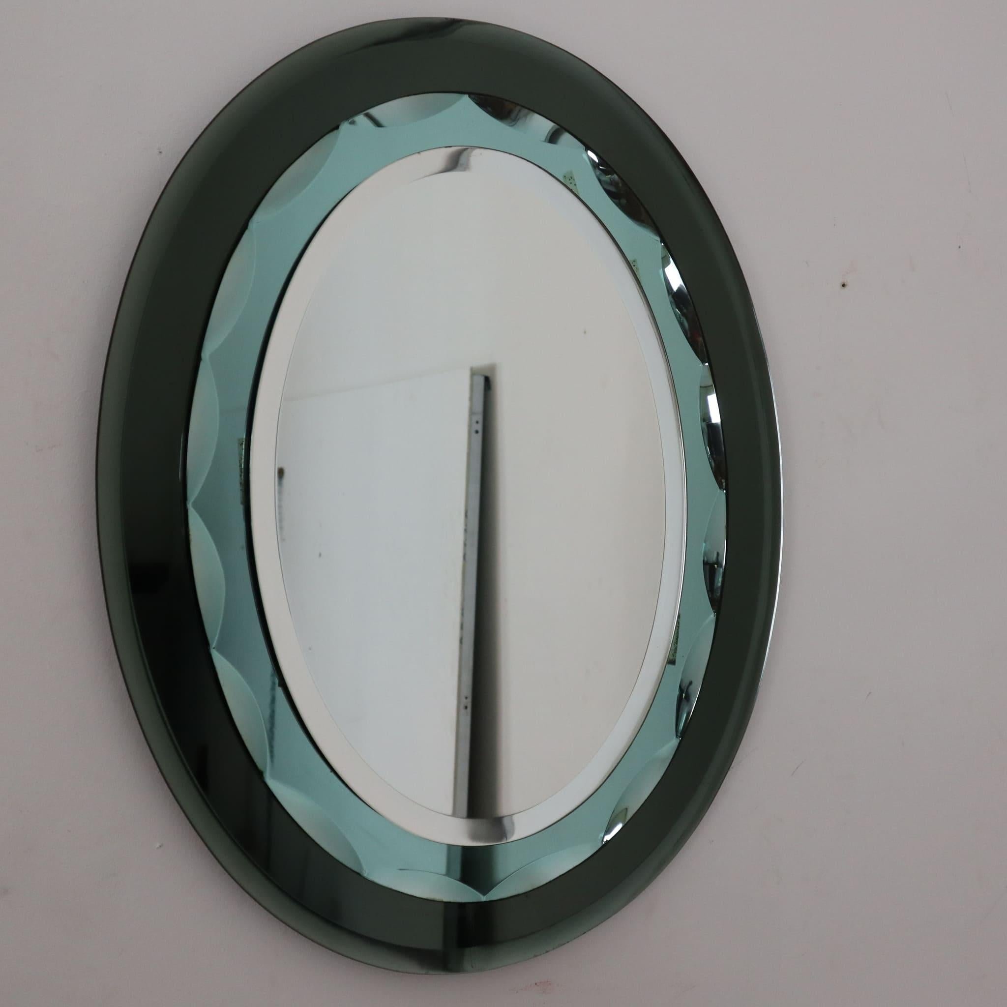 Mid-century modern italian oval green mirror by Cristal Art, Italy, 1960s

This stunning oval mirror is a prime example of the exceptional craftsmanship that Cristal Art was known for in the 1960s. The mirror is constructed with three distinct