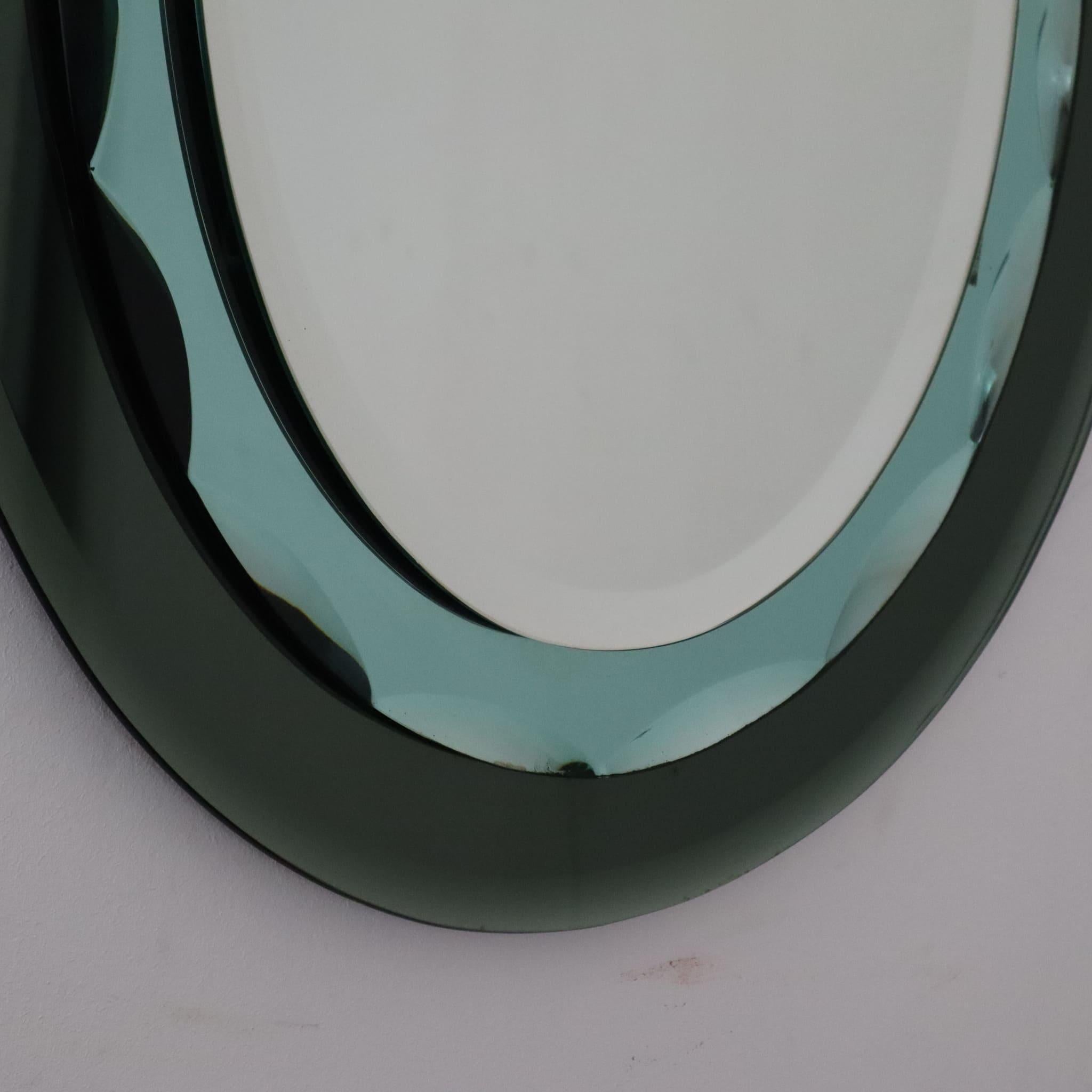 Mid-century modern italian oval green mirror by Cristal Art, Italy, 1960s In Good Condition For Sale In Nicolosi, IT