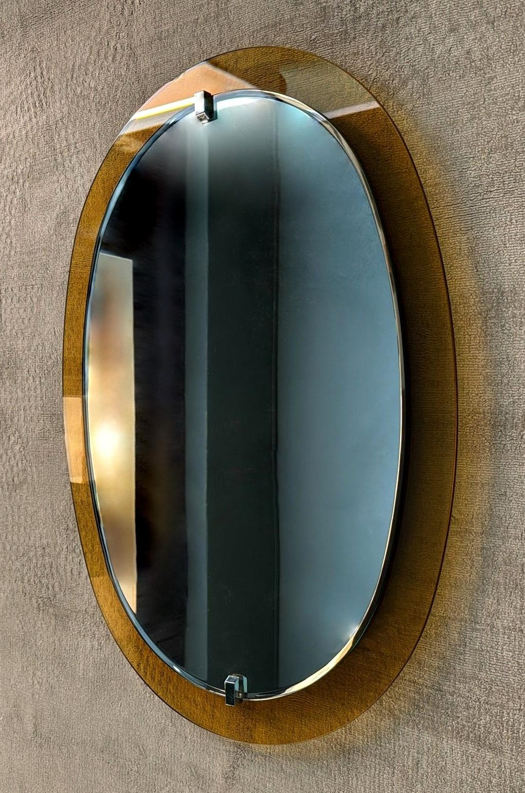 Mid-Century Modern Italian Oval Mirror In Colored Glass By Veca For Fontana Arte For Sale 1