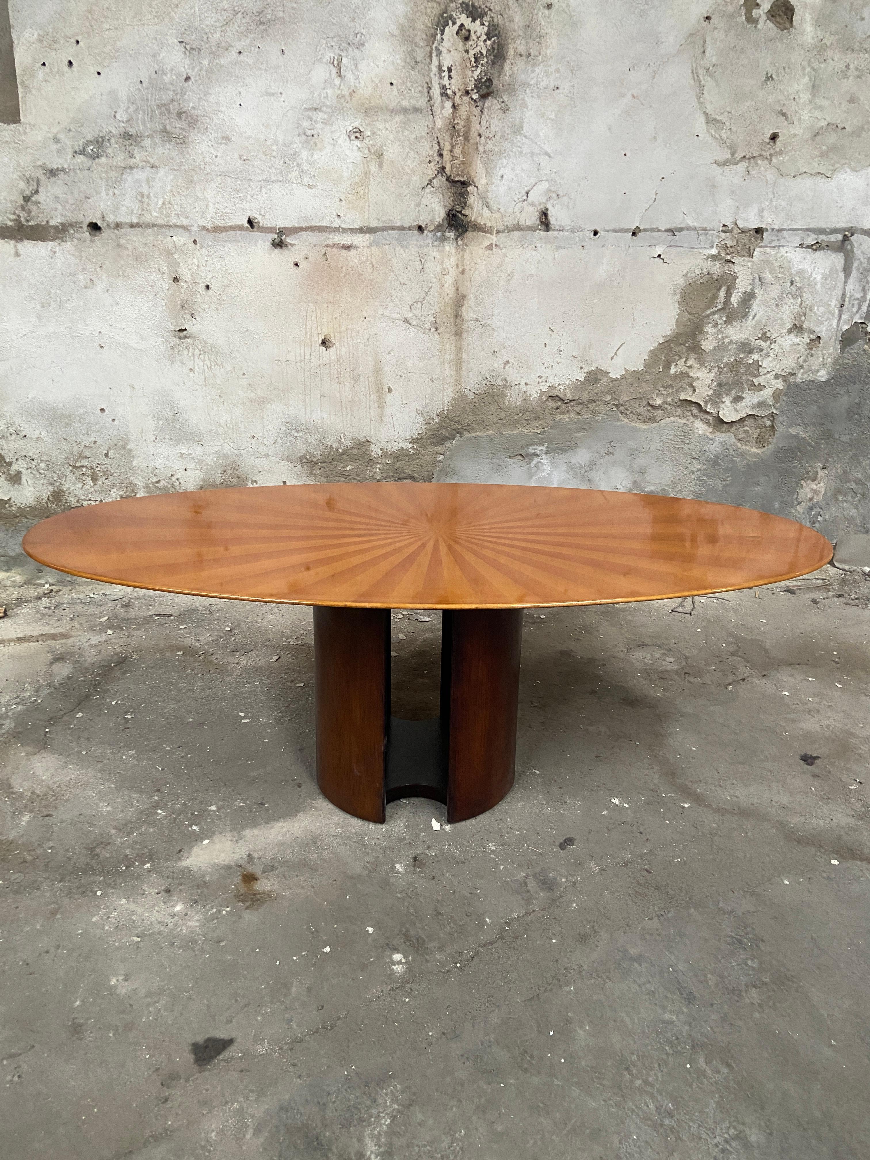 Mid-Century Modern Italian Oval Table in beech and ash in the Style of Giovanni Offredi for Saporit from 1970s
The table has been completely restored maintaining his beautiful patina gained with time and use.