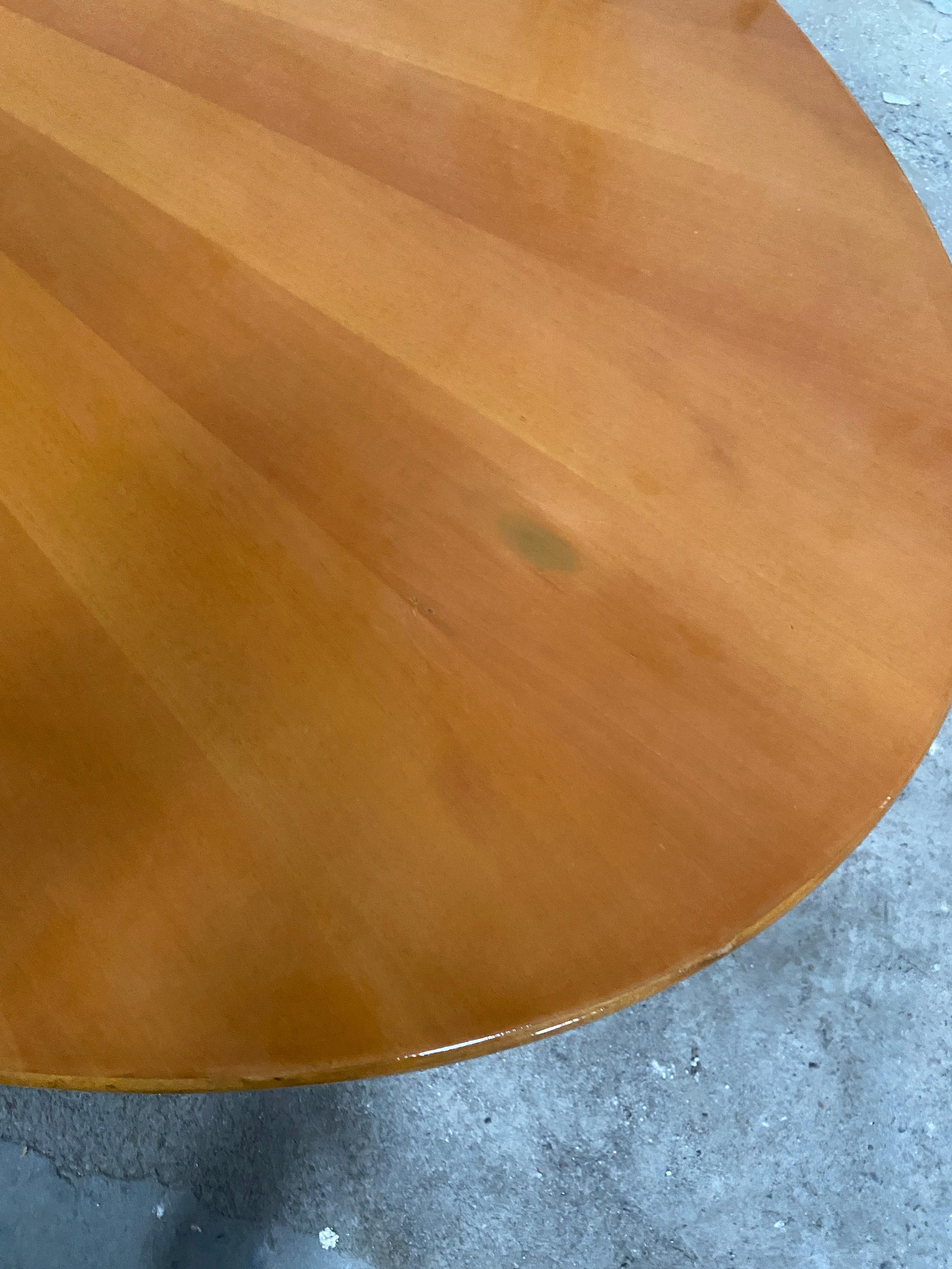 Ovaler italienischer Mid-Century-Modern-Ovaltisch im Stil von G. Offredi für Saporiti (Holz) im Angebot