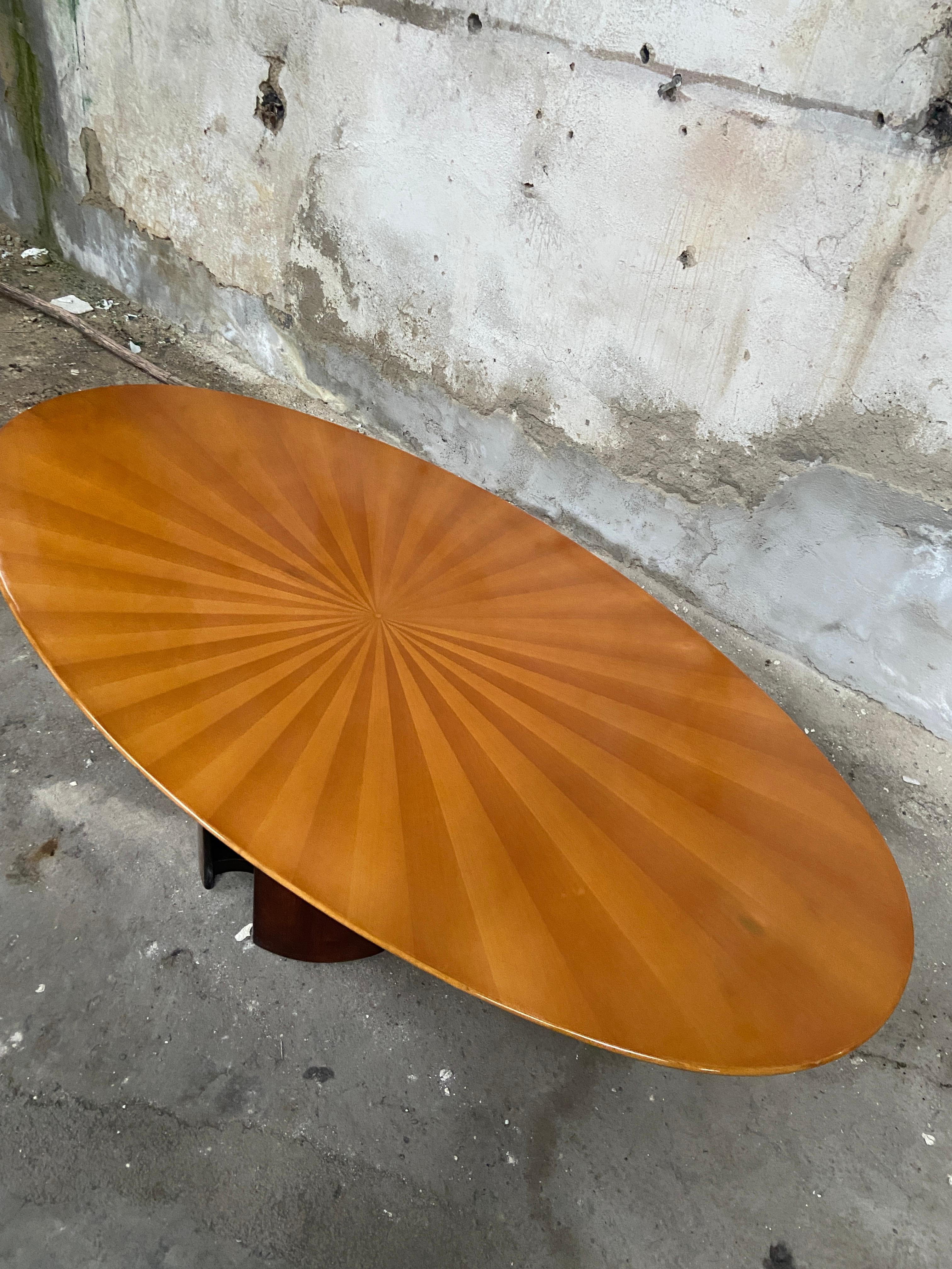 Ovaler italienischer Mid-Century-Modern-Ovaltisch im Stil von G. Offredi für Saporiti im Angebot 1