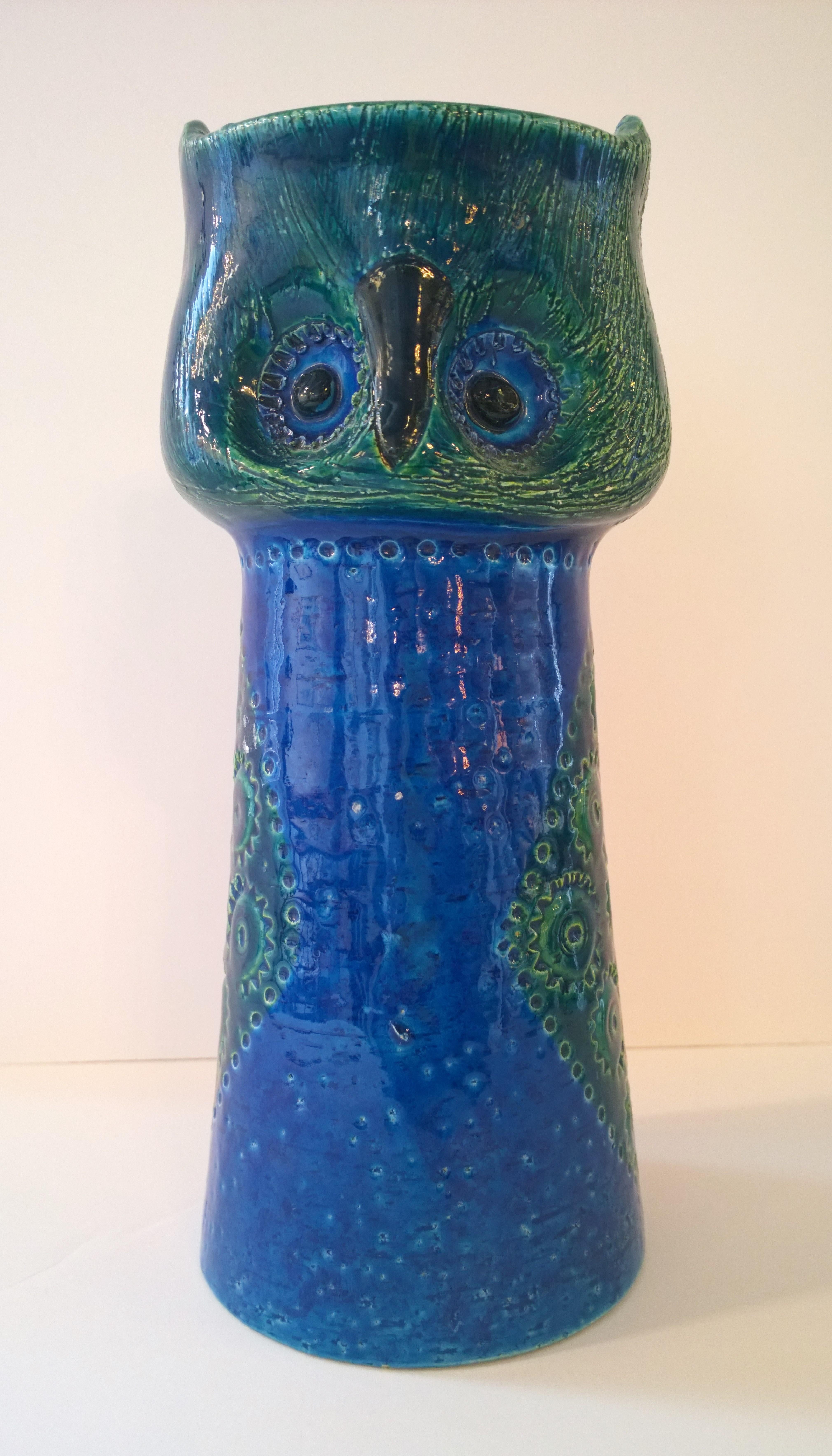 Offered is a Mid-Century Modern Italian figural owl head on glazed ceramic body pottery vase by Bitossi for Raymor. Typical blue and green glaze on impressed clay form. Illegible marking on bottom of vase. This piece is quite representative of the