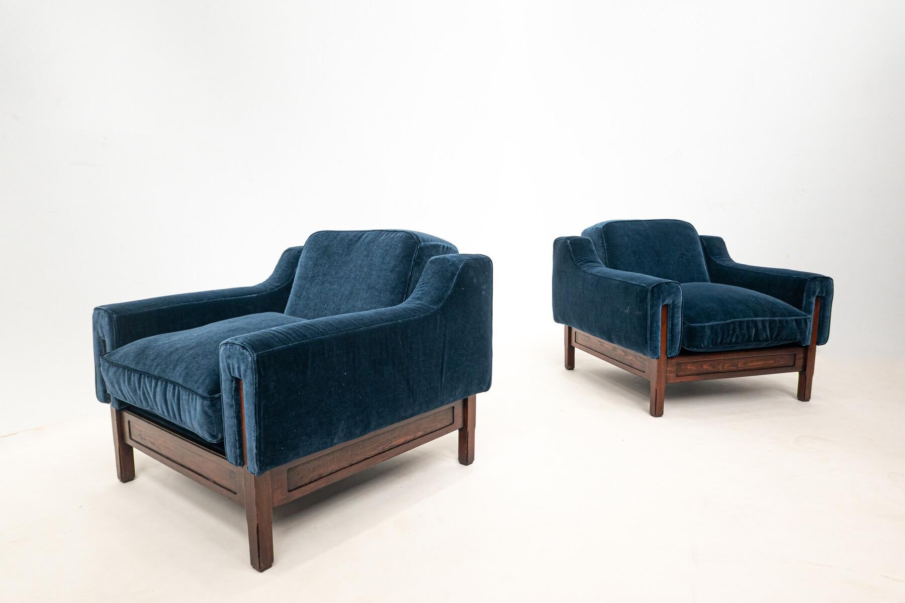 Mid-Century Modern Italian Pair of Amrchairs, Wood and Blue Velvet, 1960s For Sale 2