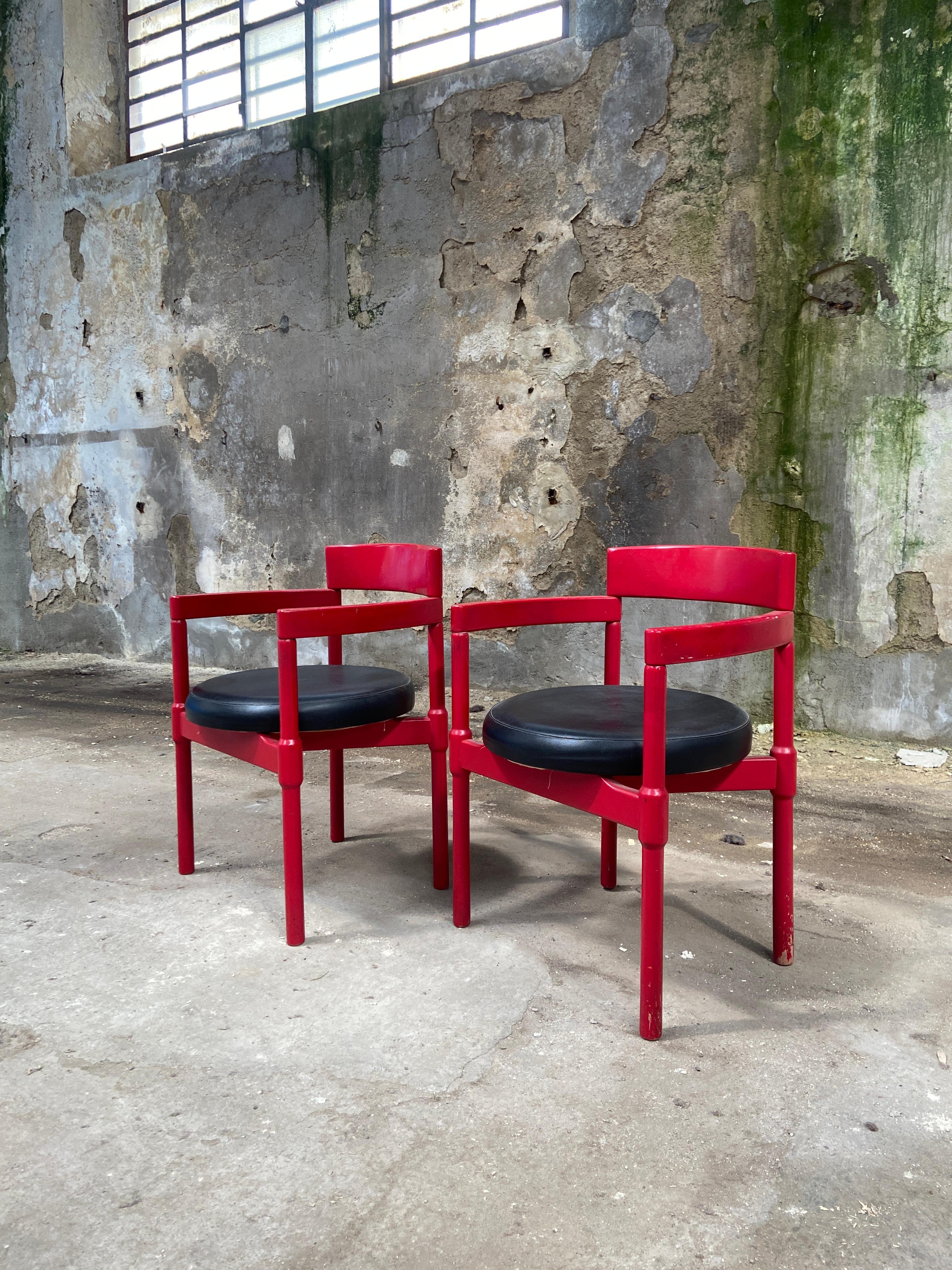 Mid-Century Modern Italian Pair of Armchairs in Lacquered Wood By Magistretti In Good Condition For Sale In Prato, IT