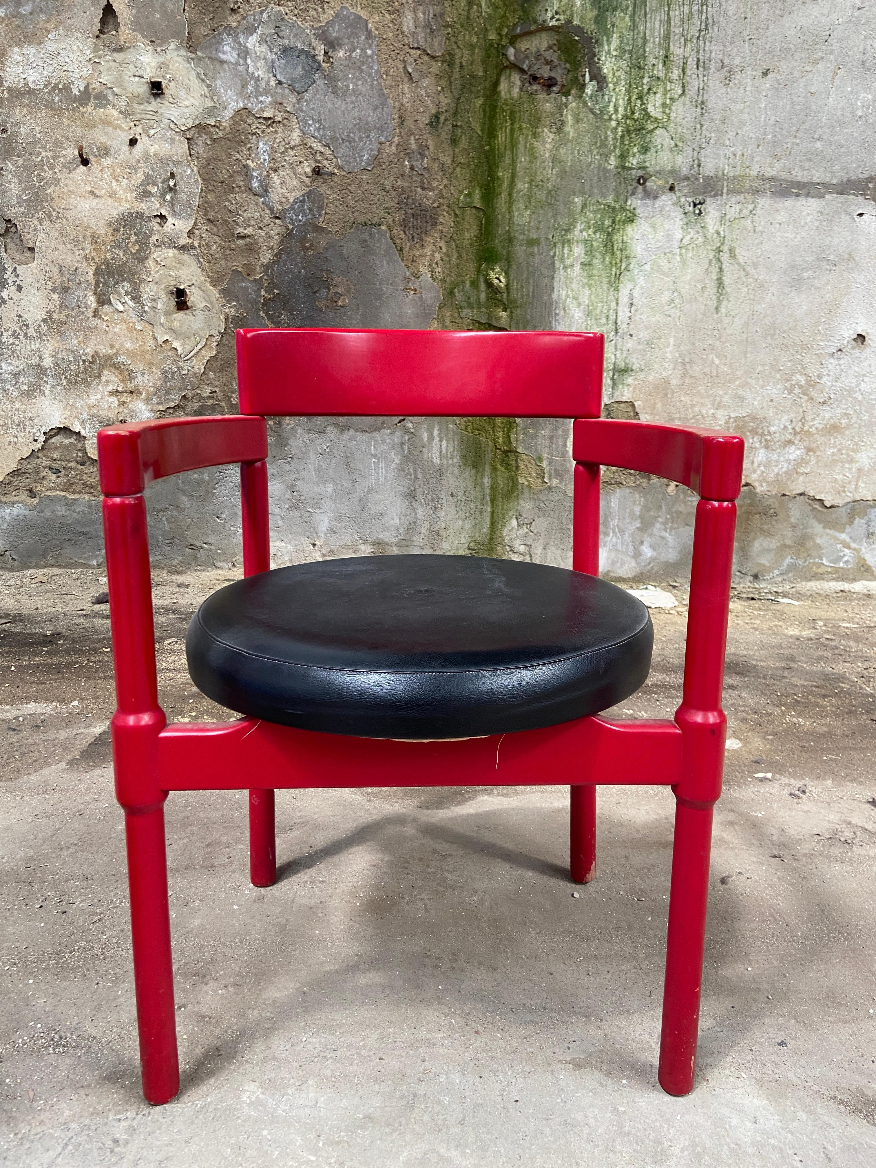 Leather Mid-Century Modern Italian Pair of Armchairs in Lacquered Wood By Magistretti For Sale