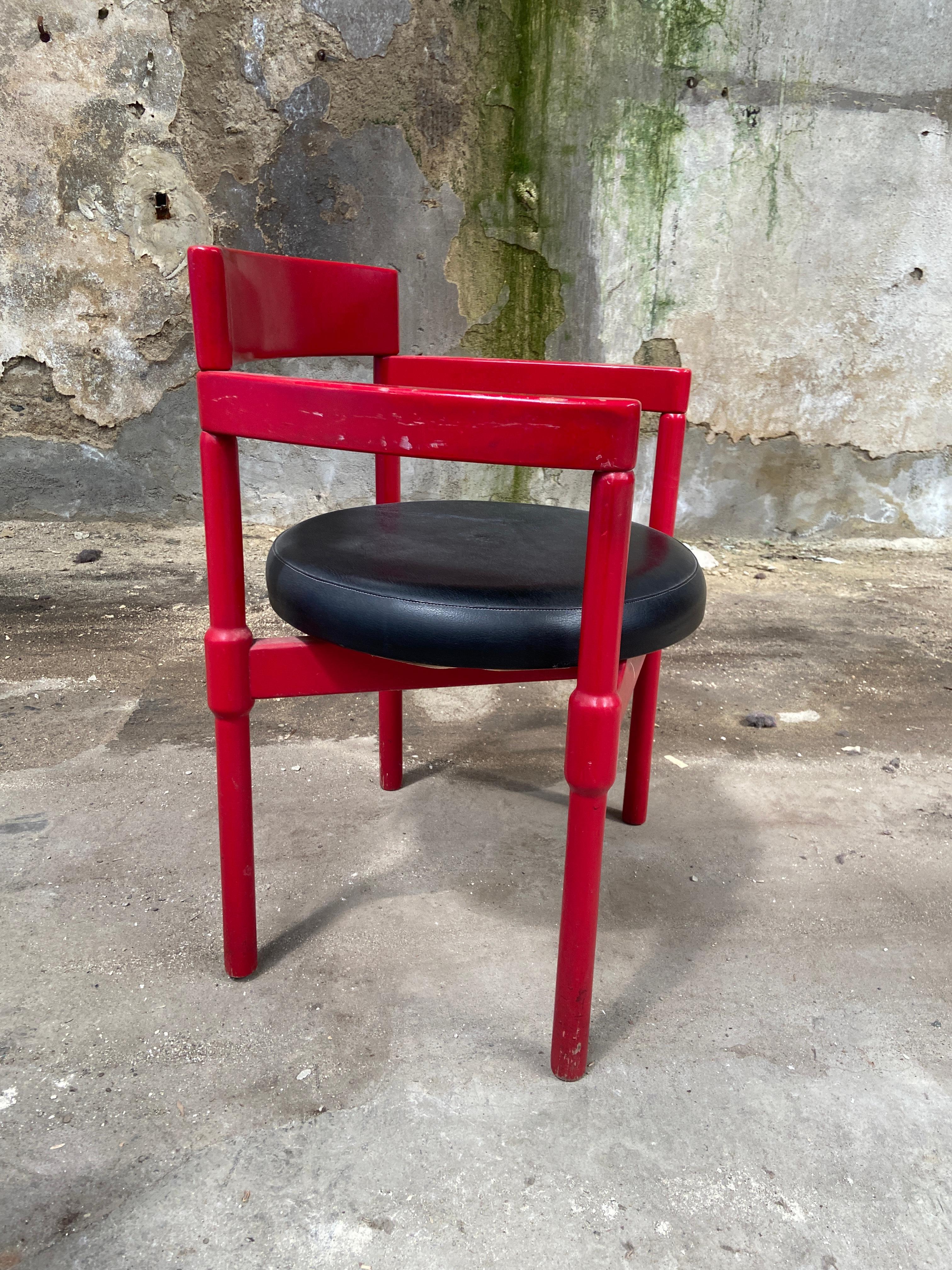 Mid-Century Modern Italian Pair of Armchairs in Lacquered Wood By Magistretti For Sale 1