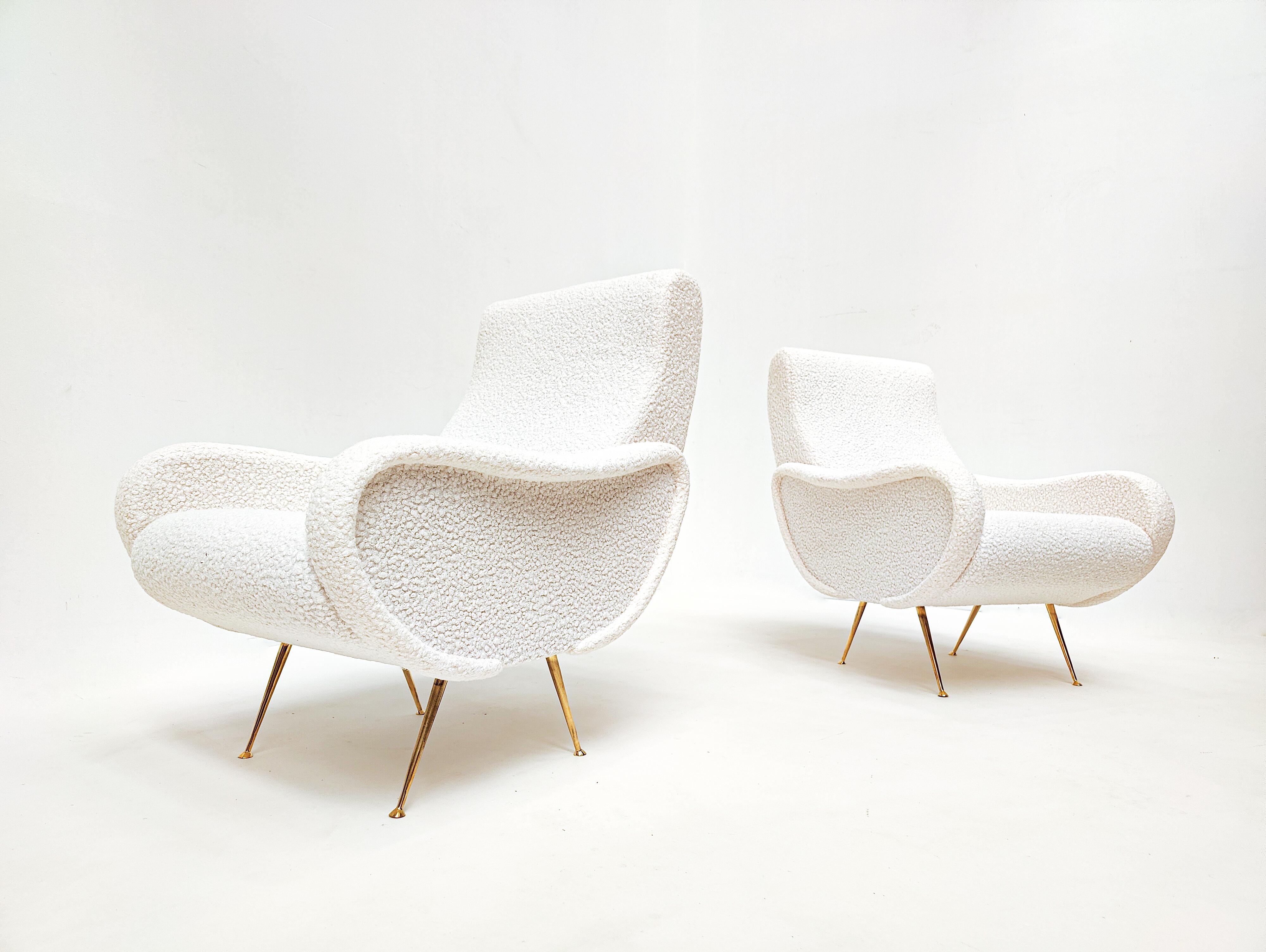 Mid-century Modern Italian Pair of Armchairs, White Boucle Fabric, 1950S In Good Condition For Sale In Brussels, BE