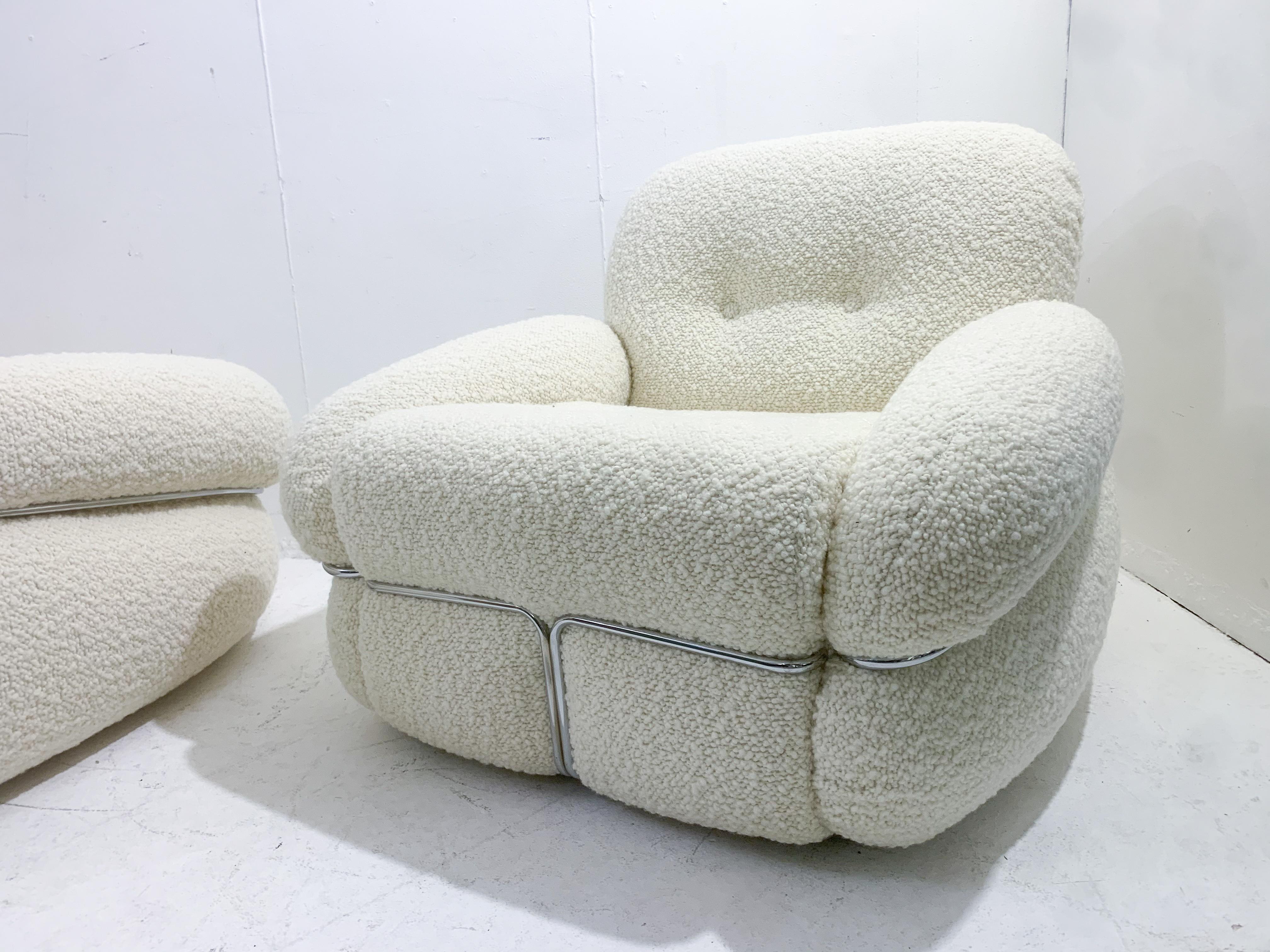 Mid-Century Modern Italian pair of armchairs, White Bouclette Fabric, 1970s.