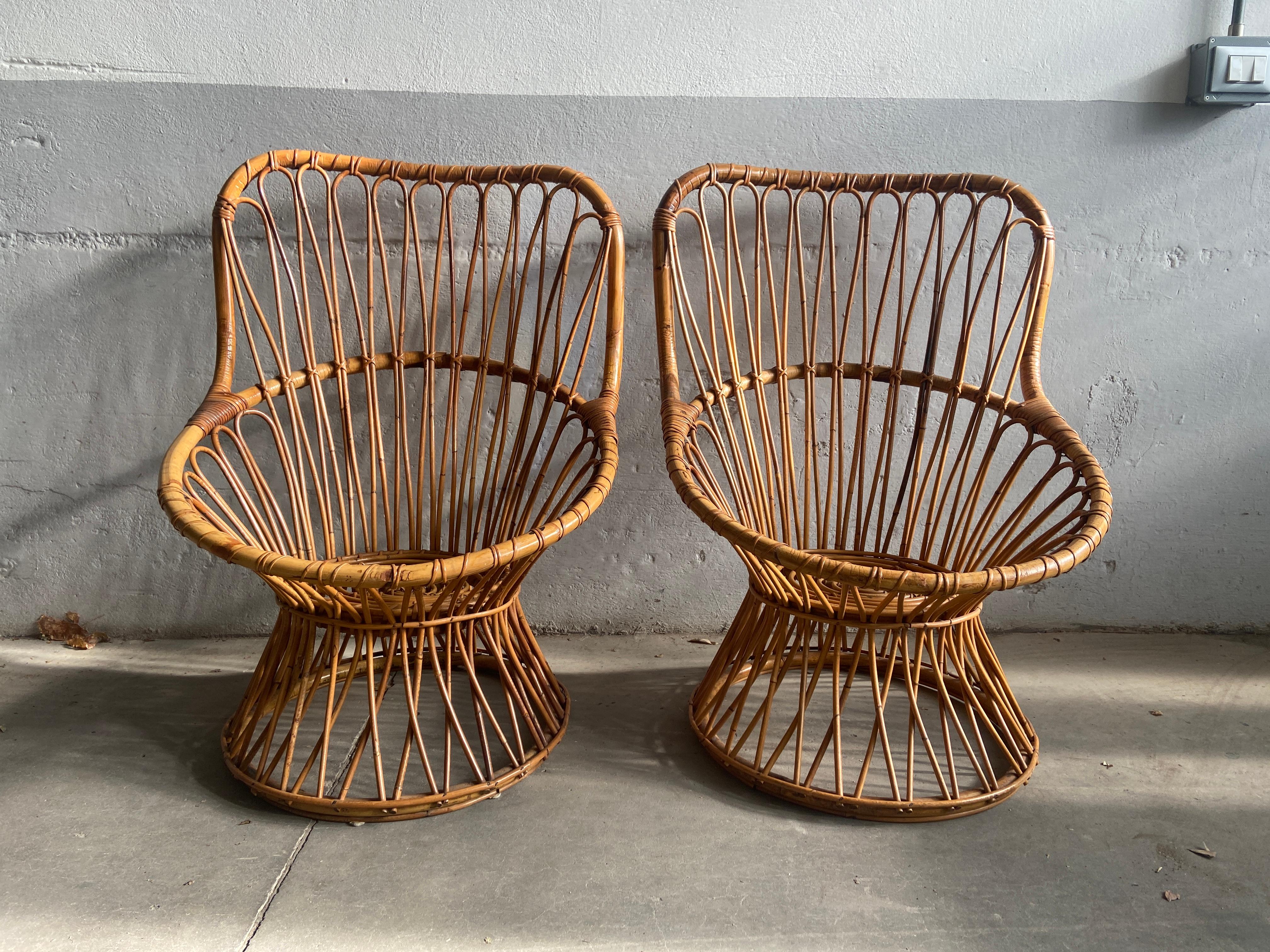 Mid-Century Modern Italian Pair of bent Bamboo and Rattan patio Armchairs in the style of Bonacina and Tito Agnoli.
The Set is in really good vintage conditions with a wonderful patina due to age and use.