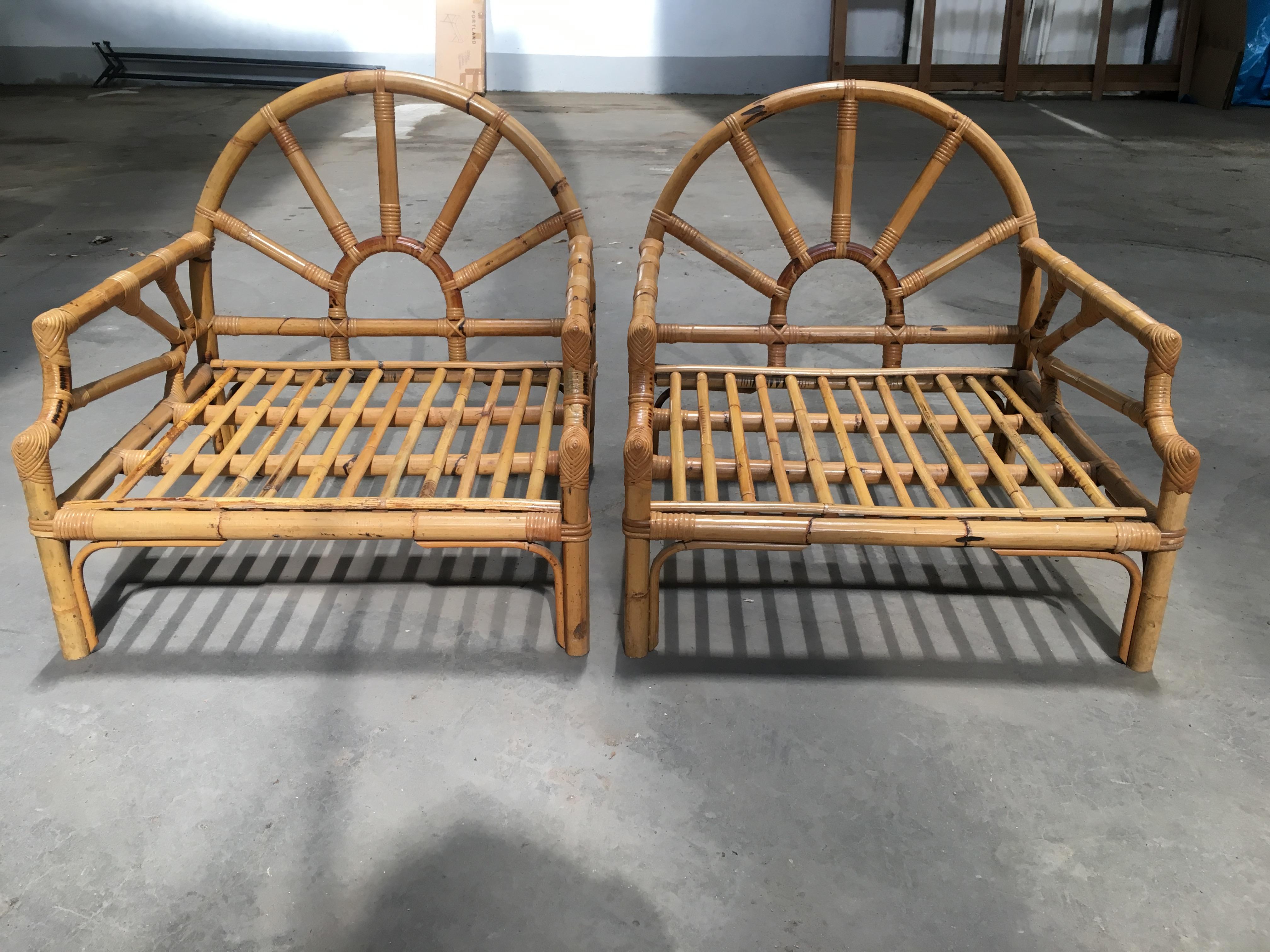 Mid-Century Modern Italian pair of bamboo and rattan armchairs by Vivai del Sud from 1970s.
The set comes with its original white Cotton Fabric cushions as shown in the photo.