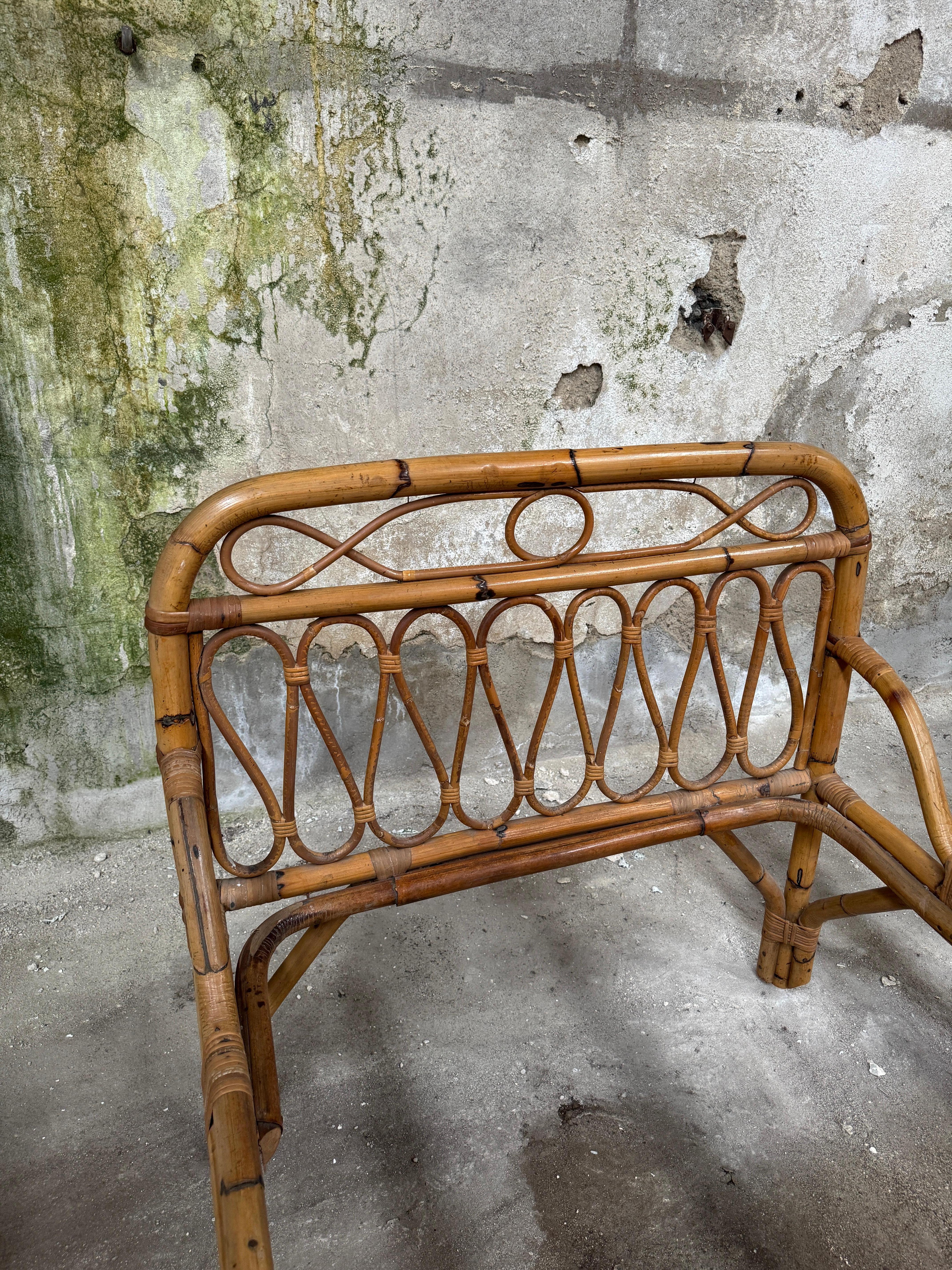 Mid-Century Modern Italian Pair of Bamboo and Rattan Beds with Bed Net. 1960s For Sale 8