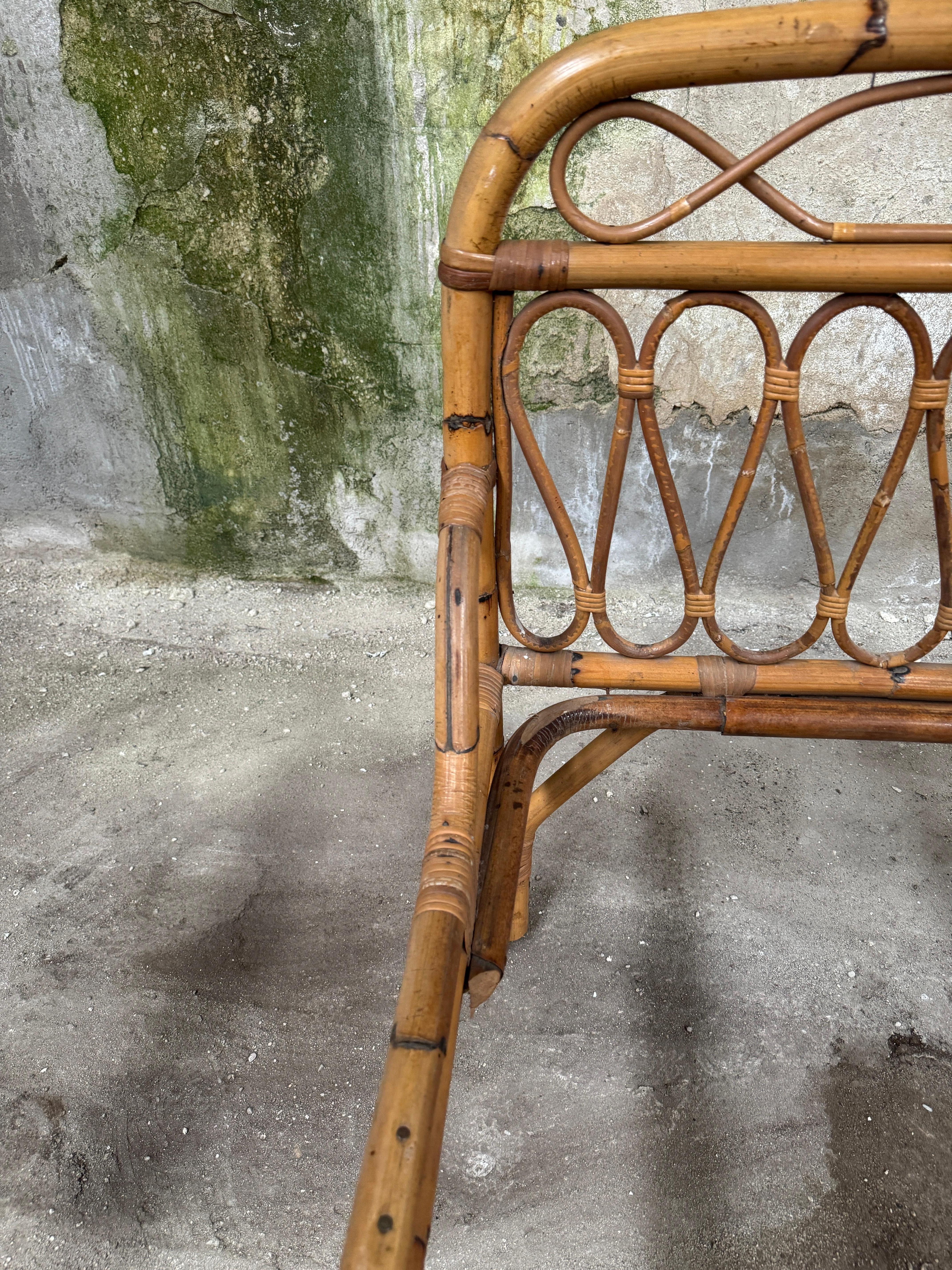 Mid-Century Modern Italian Pair of Bamboo and Rattan Beds with Bed Net. 1960s For Sale 9