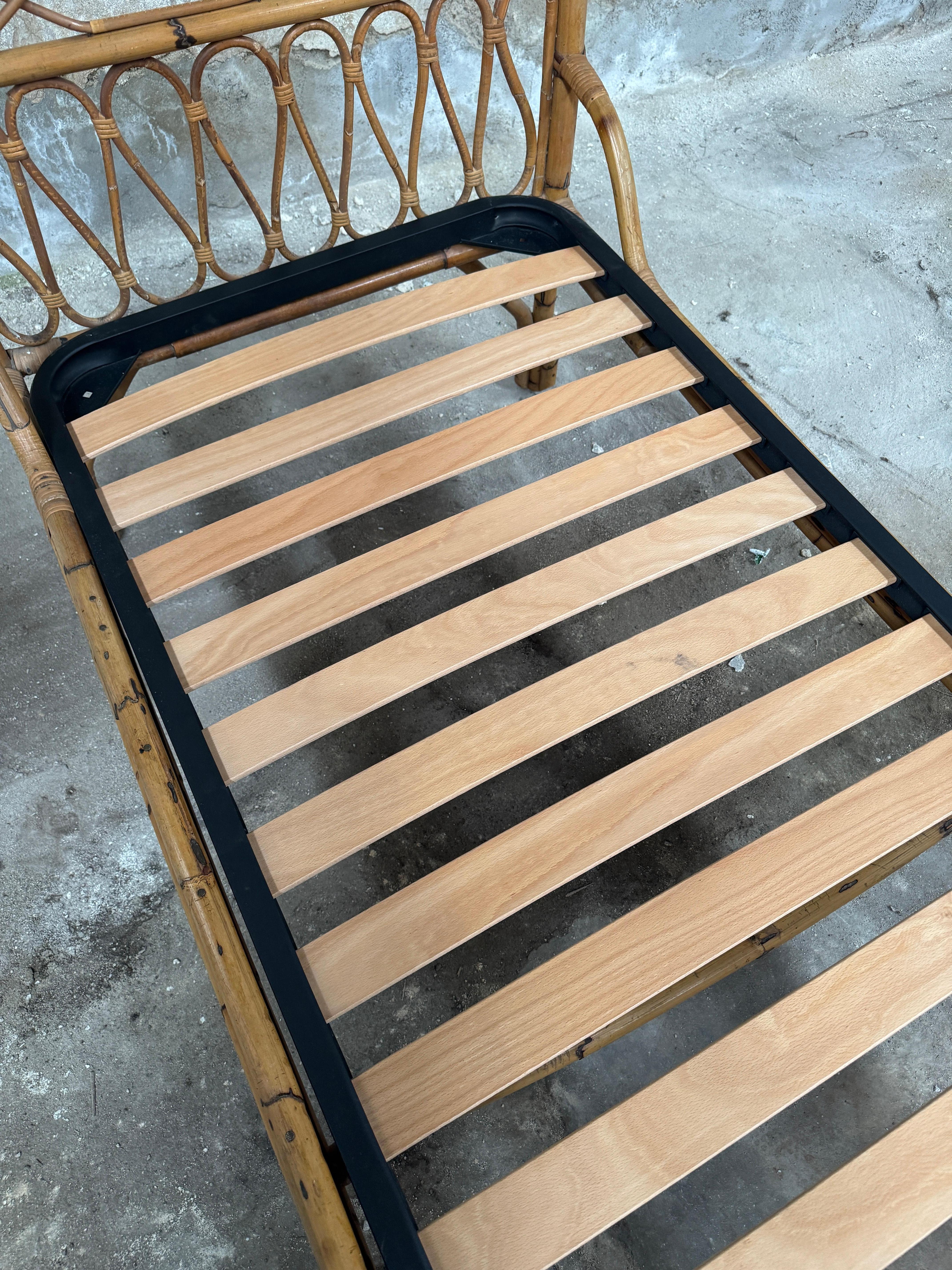 Mid-Century Modern Italian Pair of Bamboo and Rattan Beds with Bed Net. 1960s For Sale 12