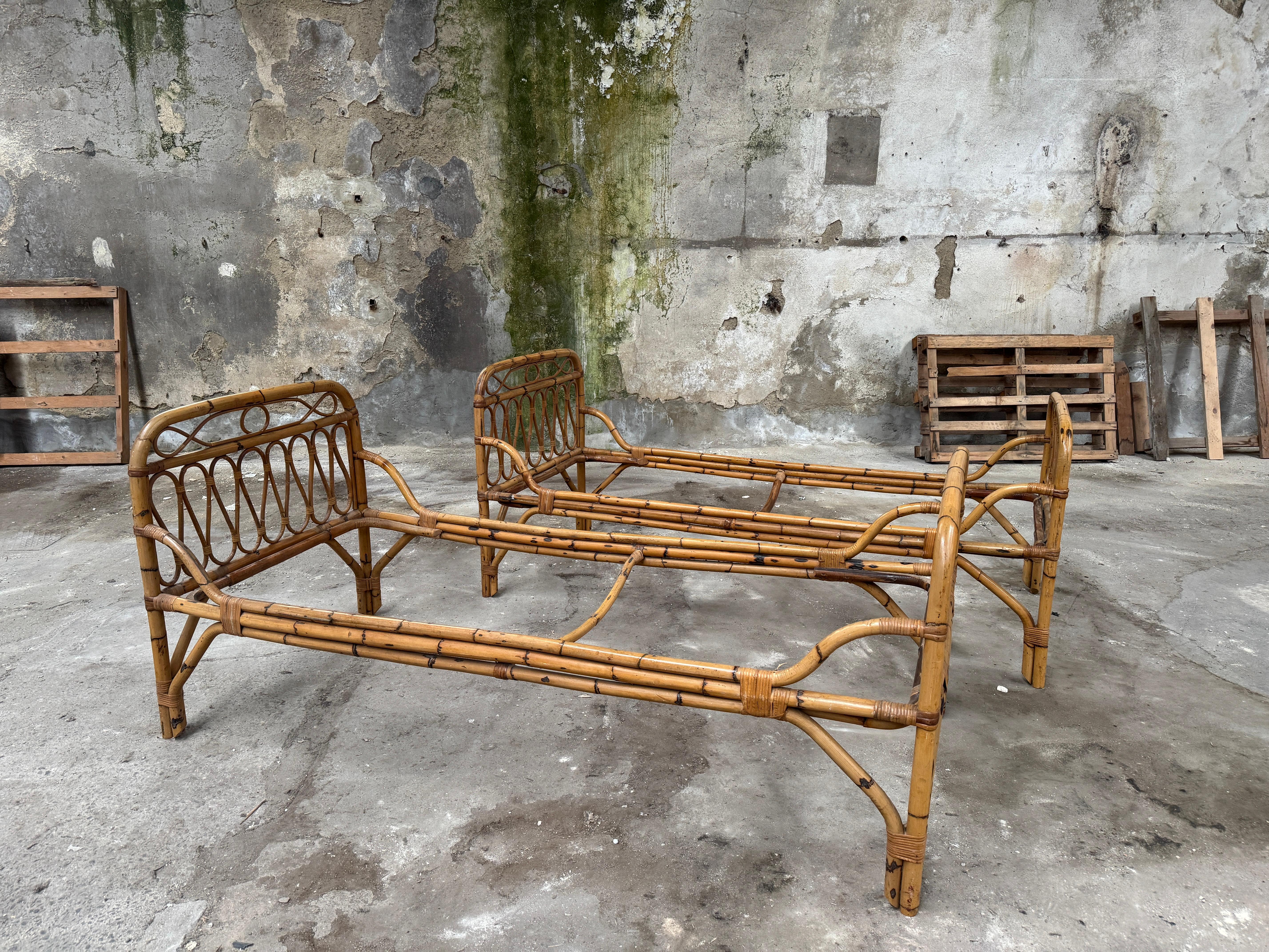 Mid-20th Century Mid-Century Modern Italian Pair of Bamboo and Rattan Beds with Bed Net. 1960s For Sale