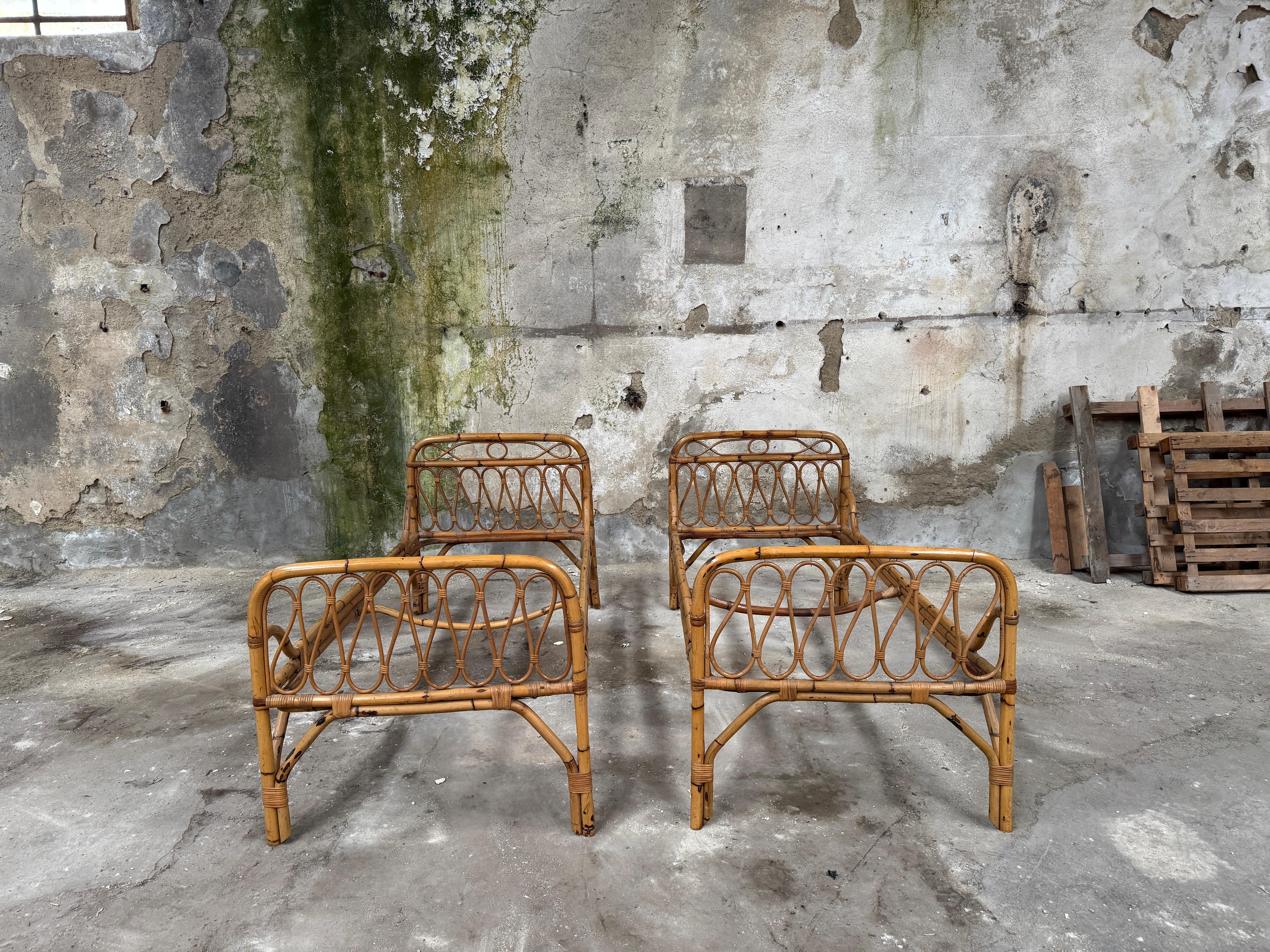 Mid-Century Modern Italian Pair of Bamboo and Rattan Beds with Bed Net. 1960s For Sale 3