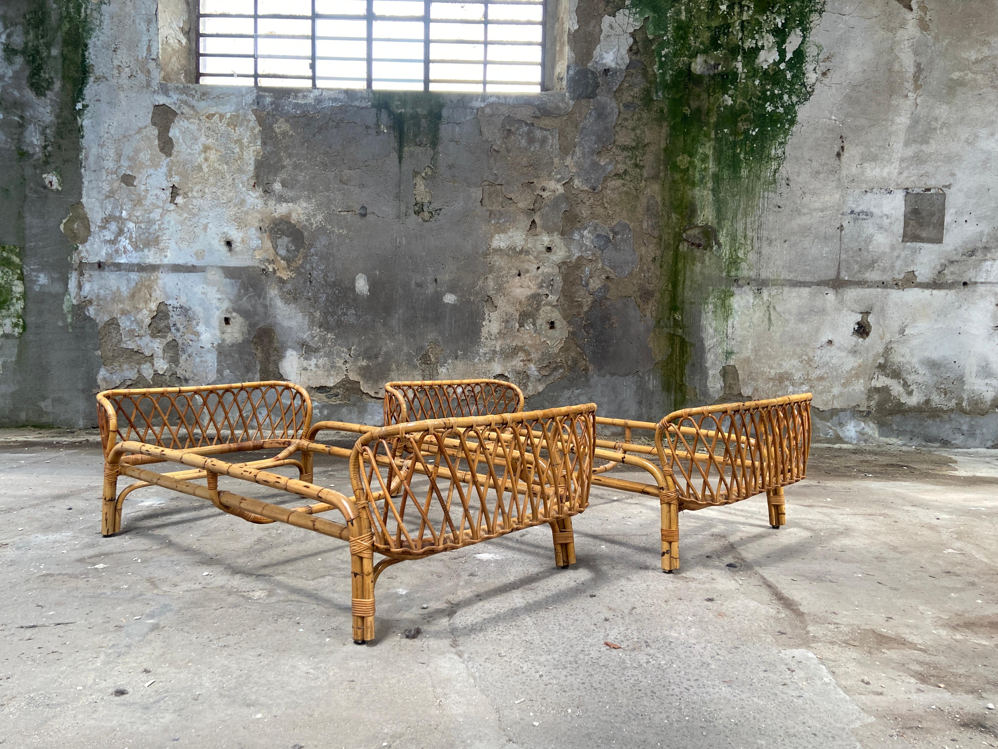 Pair of stunning beds of daybeds in rattan and bamboo by Franca Helg already provided with bed net. 1970s
Measures for mattress cm.80x190
The beds are in really good vintage conditions with a stunning patina due to age.