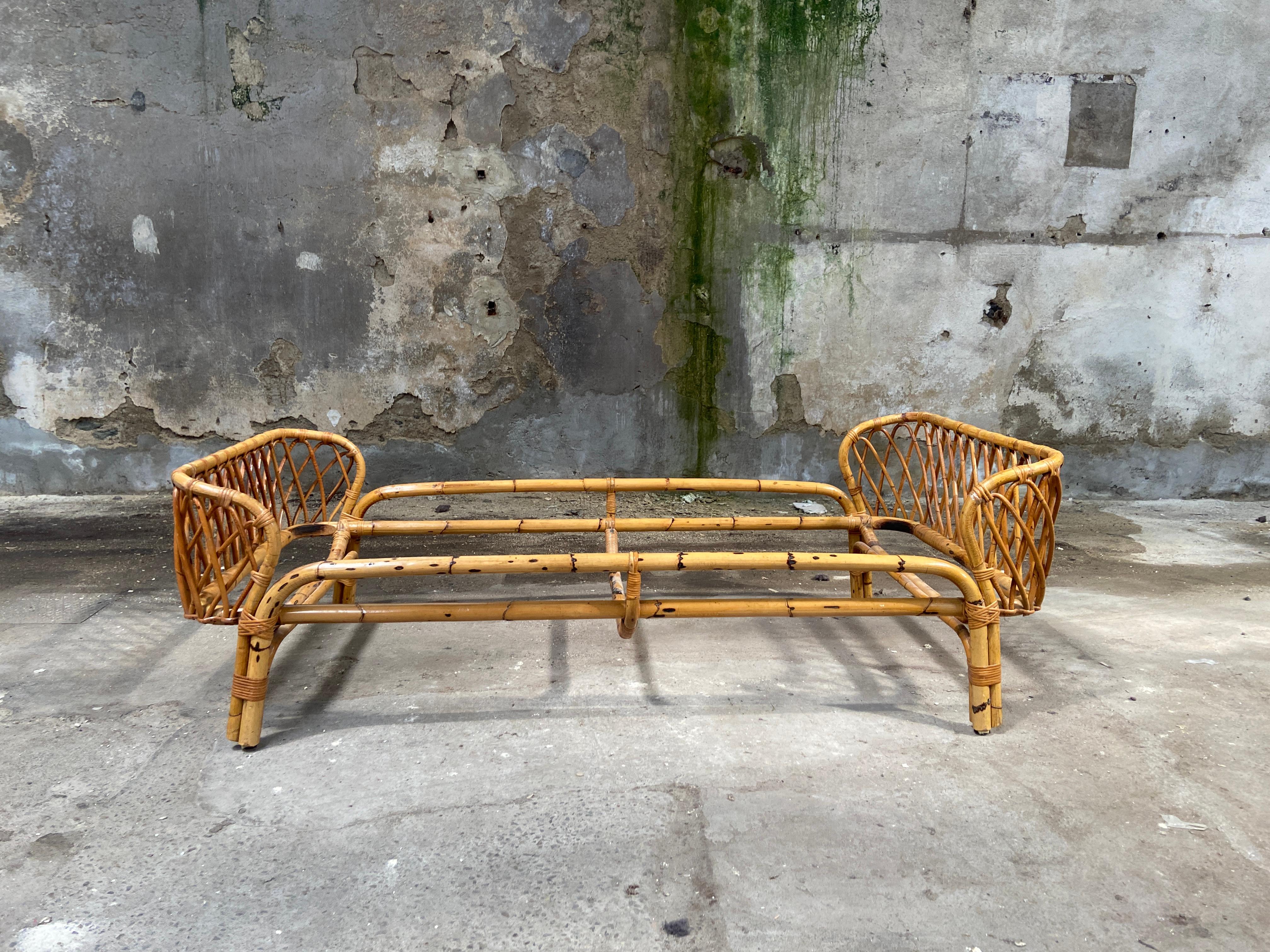 Mid-Century Modern Italian Pair of Bamboo and Rattan Day Beds by Franca Helg In Good Condition For Sale In Prato, IT